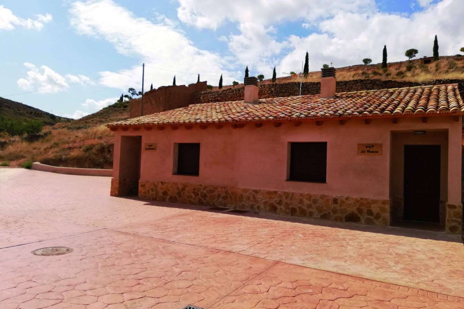 Alojarse en Torrehermosa Rural y disfrutar de un pueblo tranquilo con numerosos lugares naturales y culturales de gran interés
