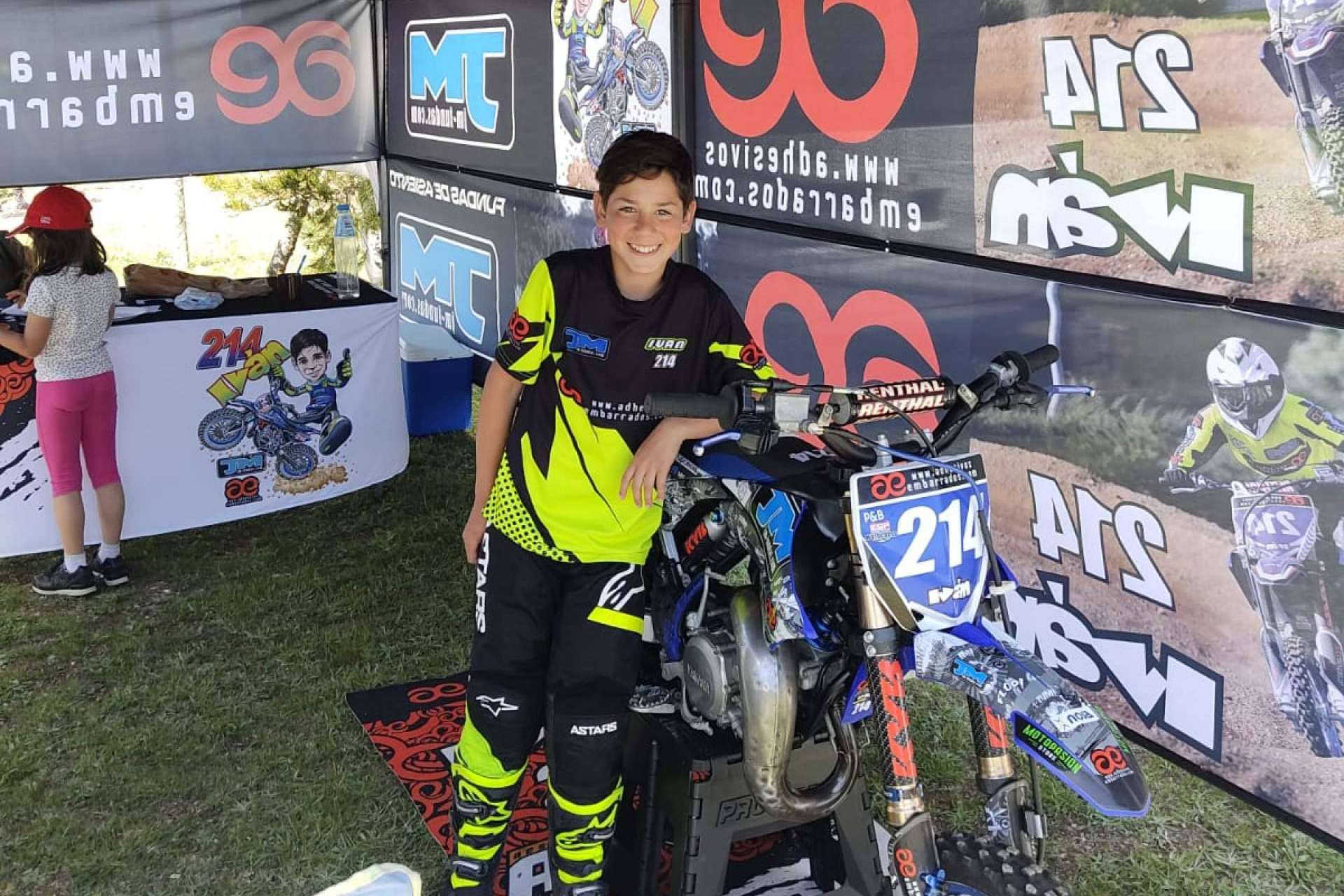 Ropa de motocross personalizada, de la mano de ADHESIVOSEMBARRADOS