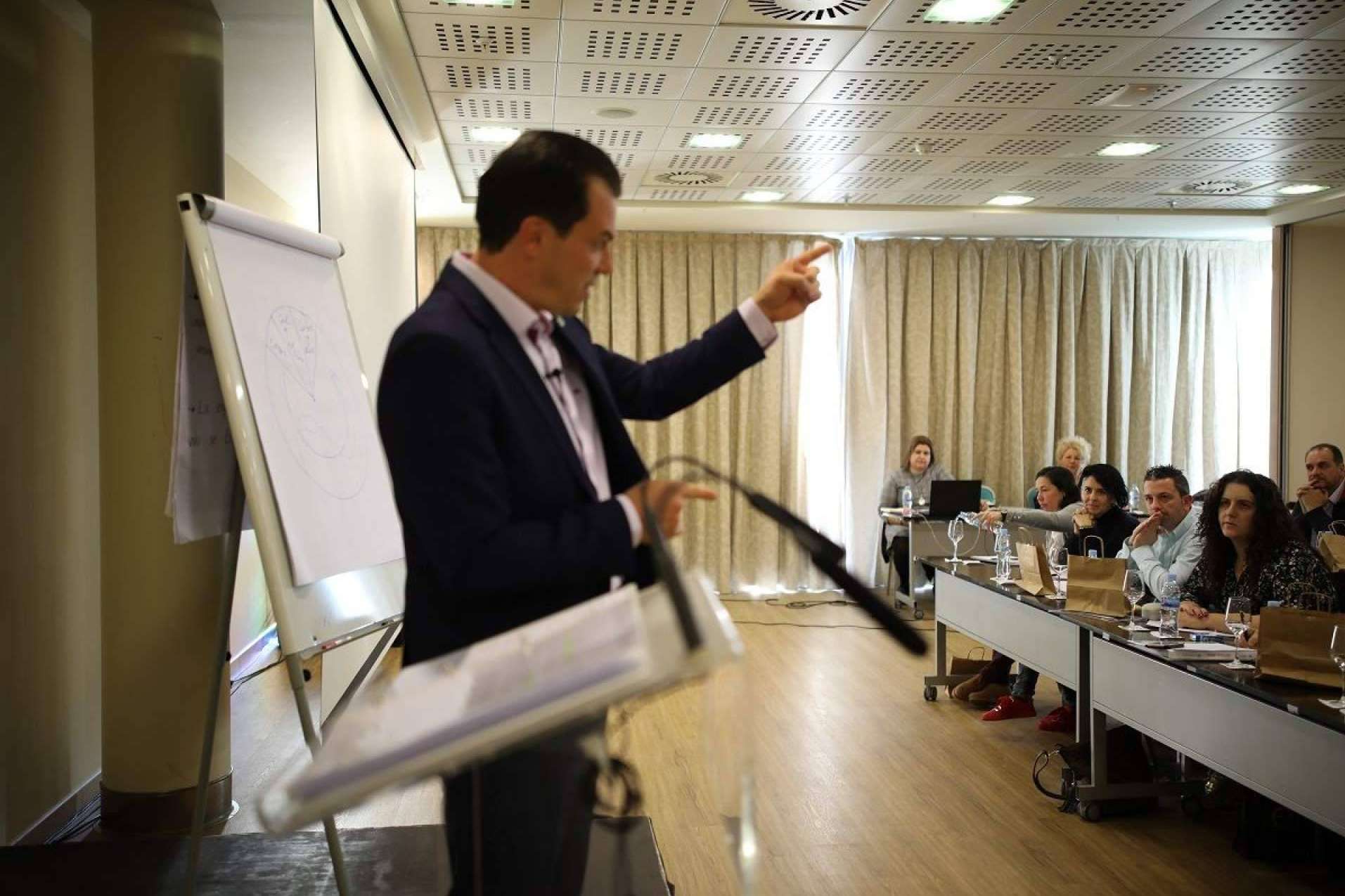 El sistema de ventas de José Piquer que enseña a vender y a tener una empresa en el mundo digital