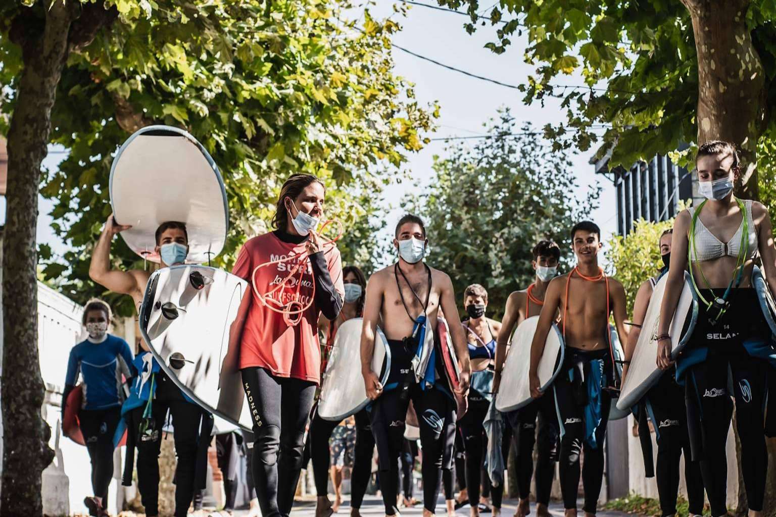 ¿Qué actividades ofrece Family Surfers - Las Dunas?, el surfcamp ubicado en Salinas