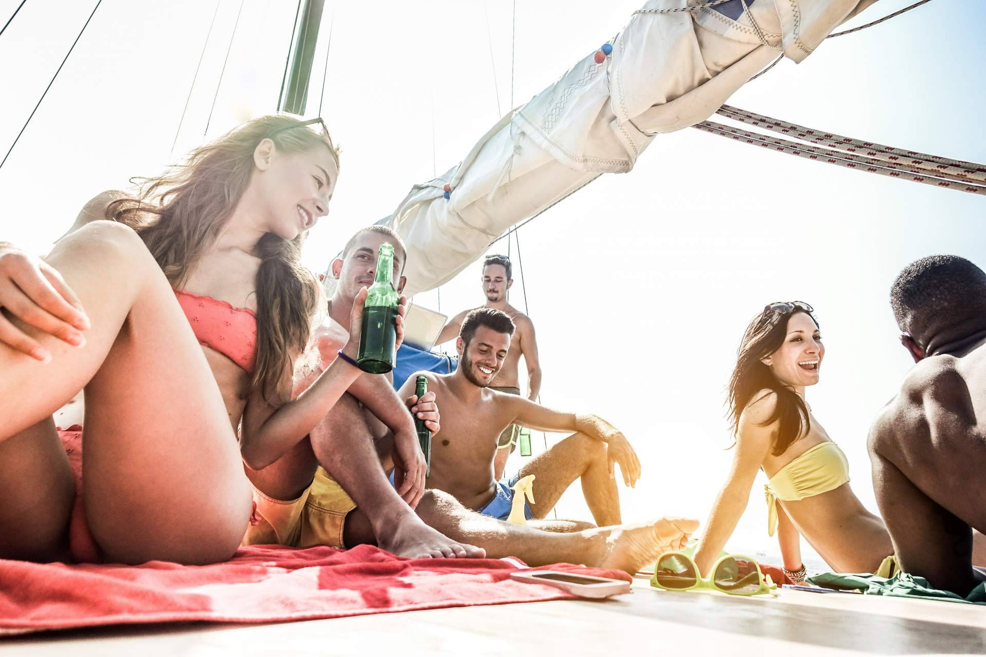 Despedidas Salou organiza despedidas en barco en Salou memorables