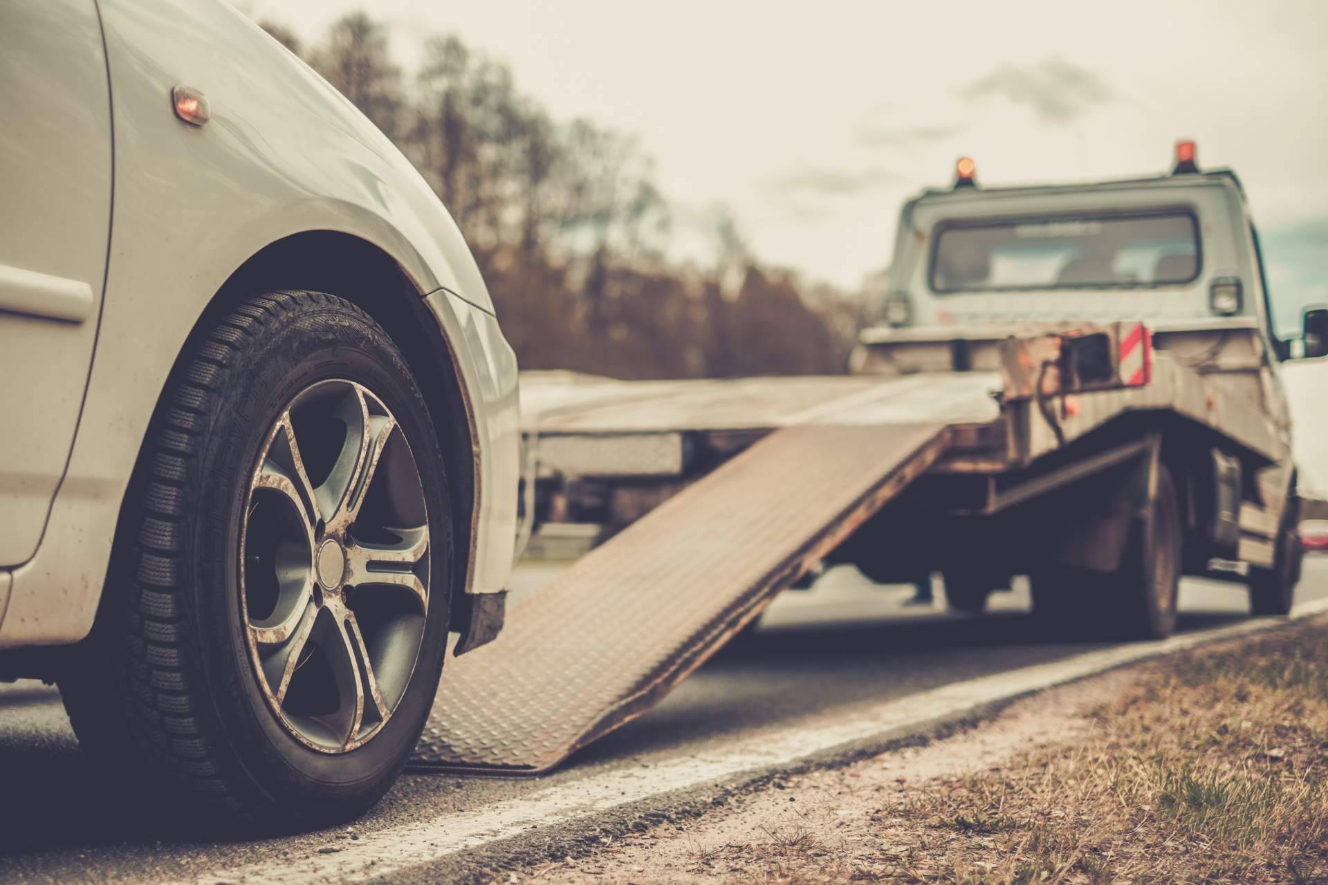 ¿Cómo realiza Transportamos Tu Coche el servicio de recogida de transportes averiados?