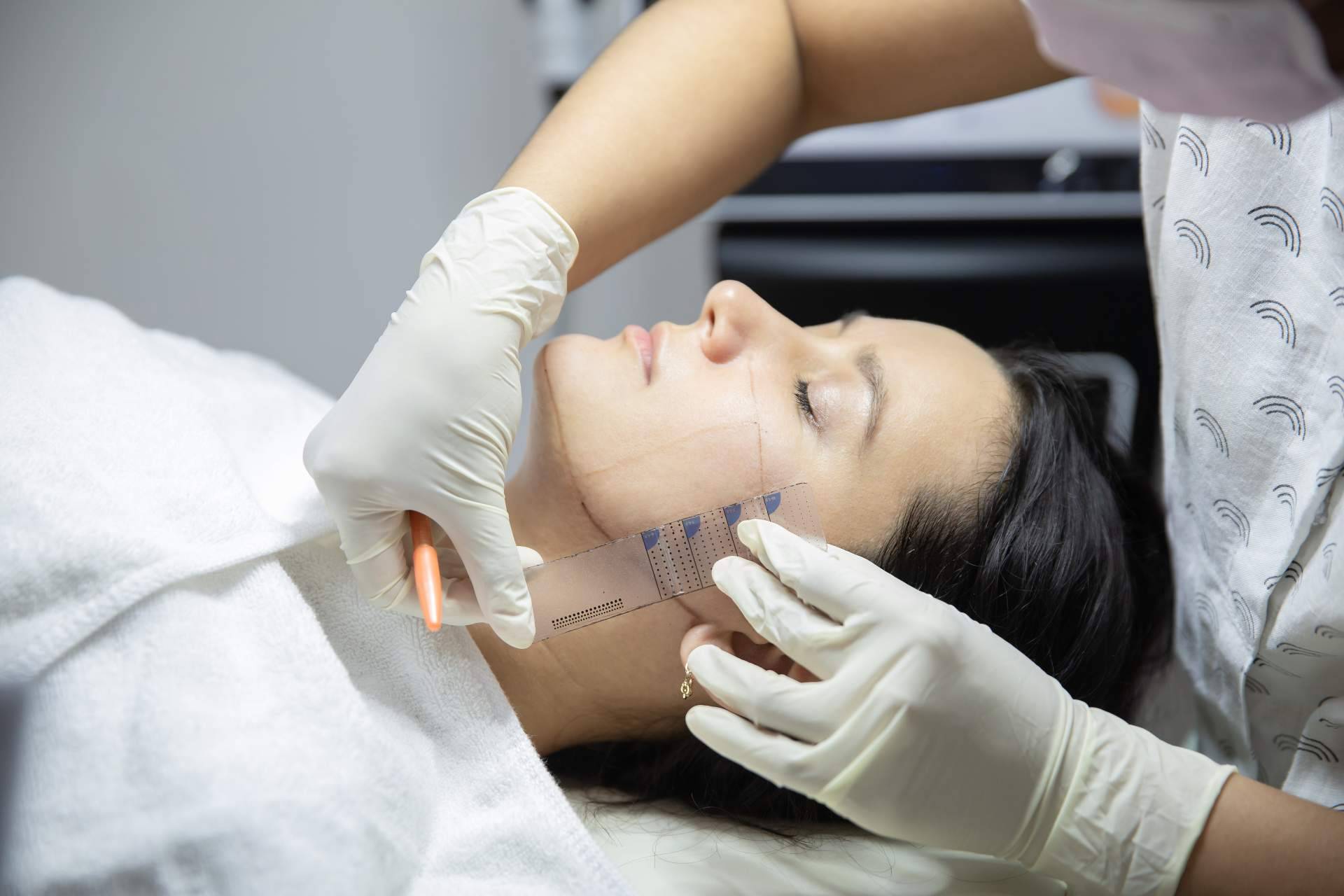Modelación de la figura y rejuvenecimiento de la piel con el HIFU corporal de Crina Rus Beauty Center