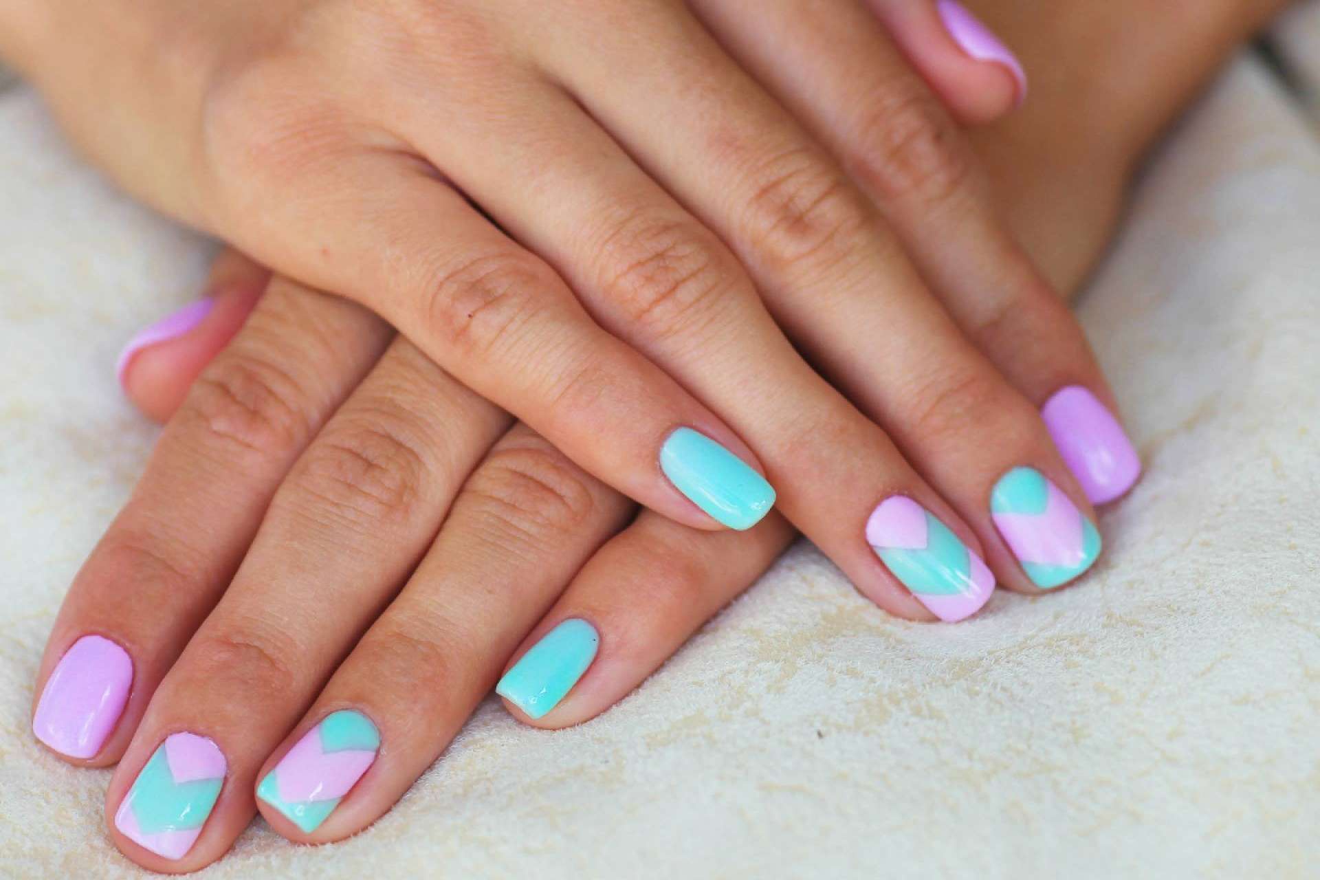 Hair Shop explica los trucos y tendencias para llevar una manicura a la moda este verano 2022
