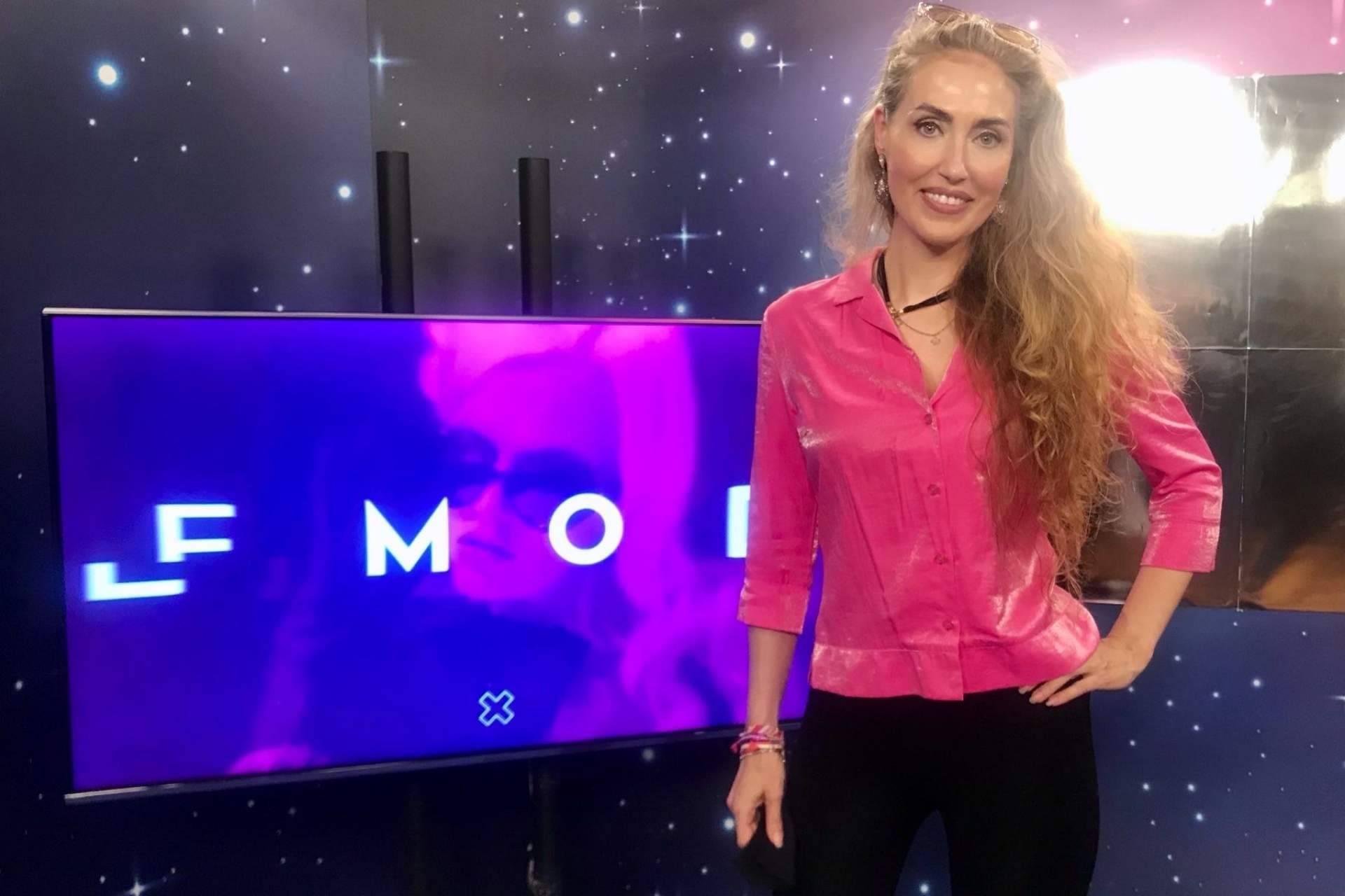 El programa DEMODA TV, presentado por la influencer cultural Miriam Victòria, asciende al panorama nacional