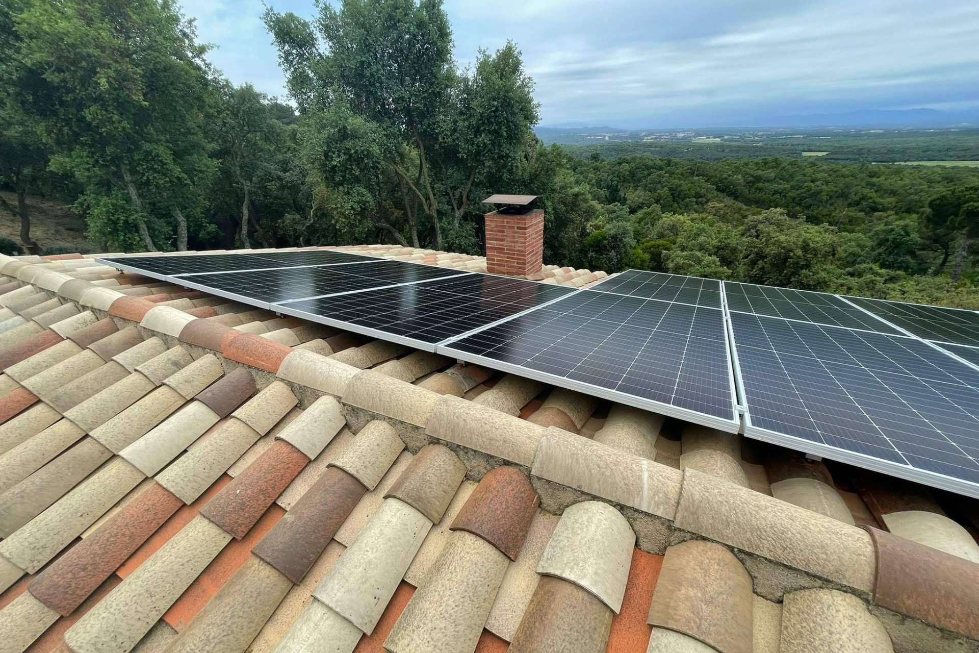 ¿Cuáles son los beneficios de la instalación de placas solares para el autoconsumo?, por Sereco Energía