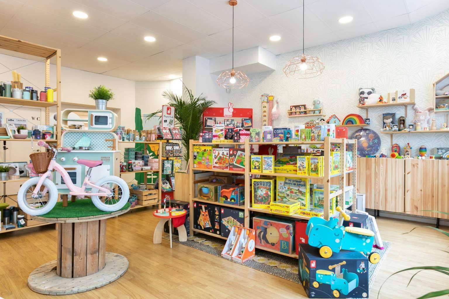 ¿Cómo encontrar tiendas de juguetes en Marbella con productos sostenibles y ecológicos? Estímulos Maternales