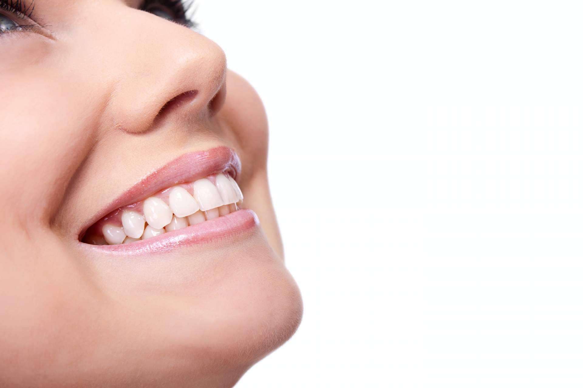 Clínica Dental Ahoa y la implantología dental de carga inmediata
