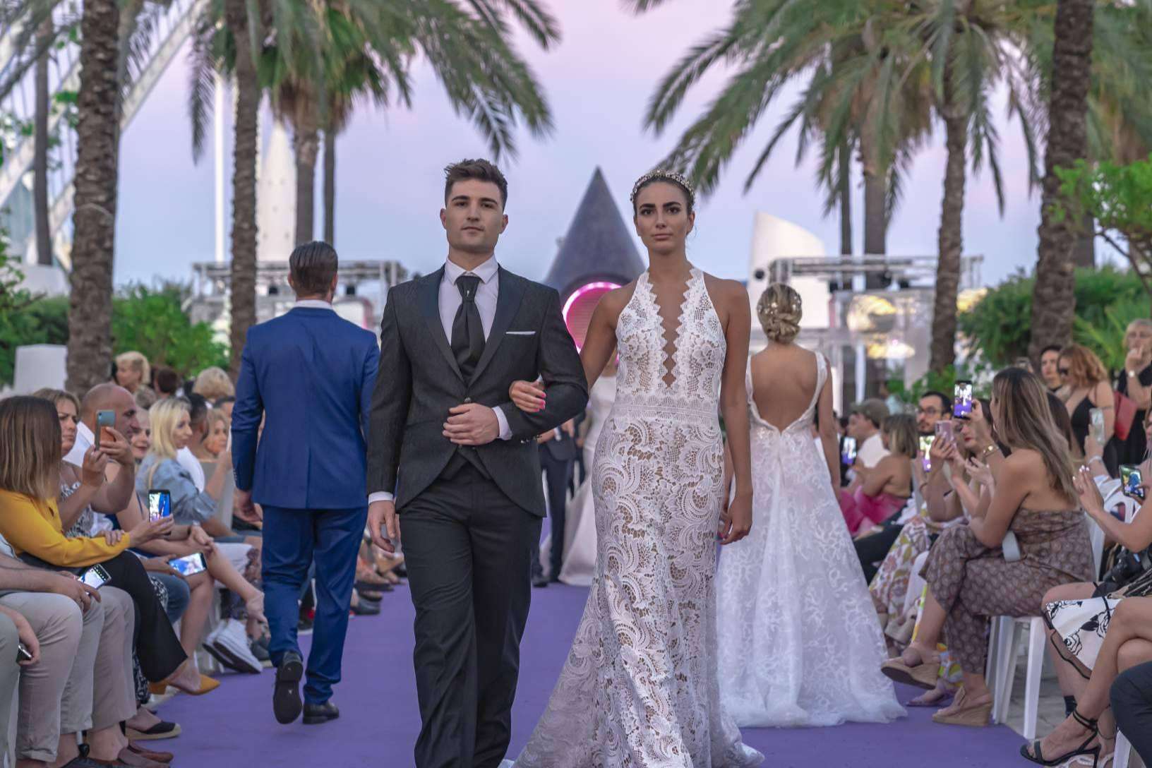 En Afrodita II 'El guardián de la moda', un desfile benéfico con los diseñadores nupciales valencianos más destacados, desfila Atelier de Bodas
