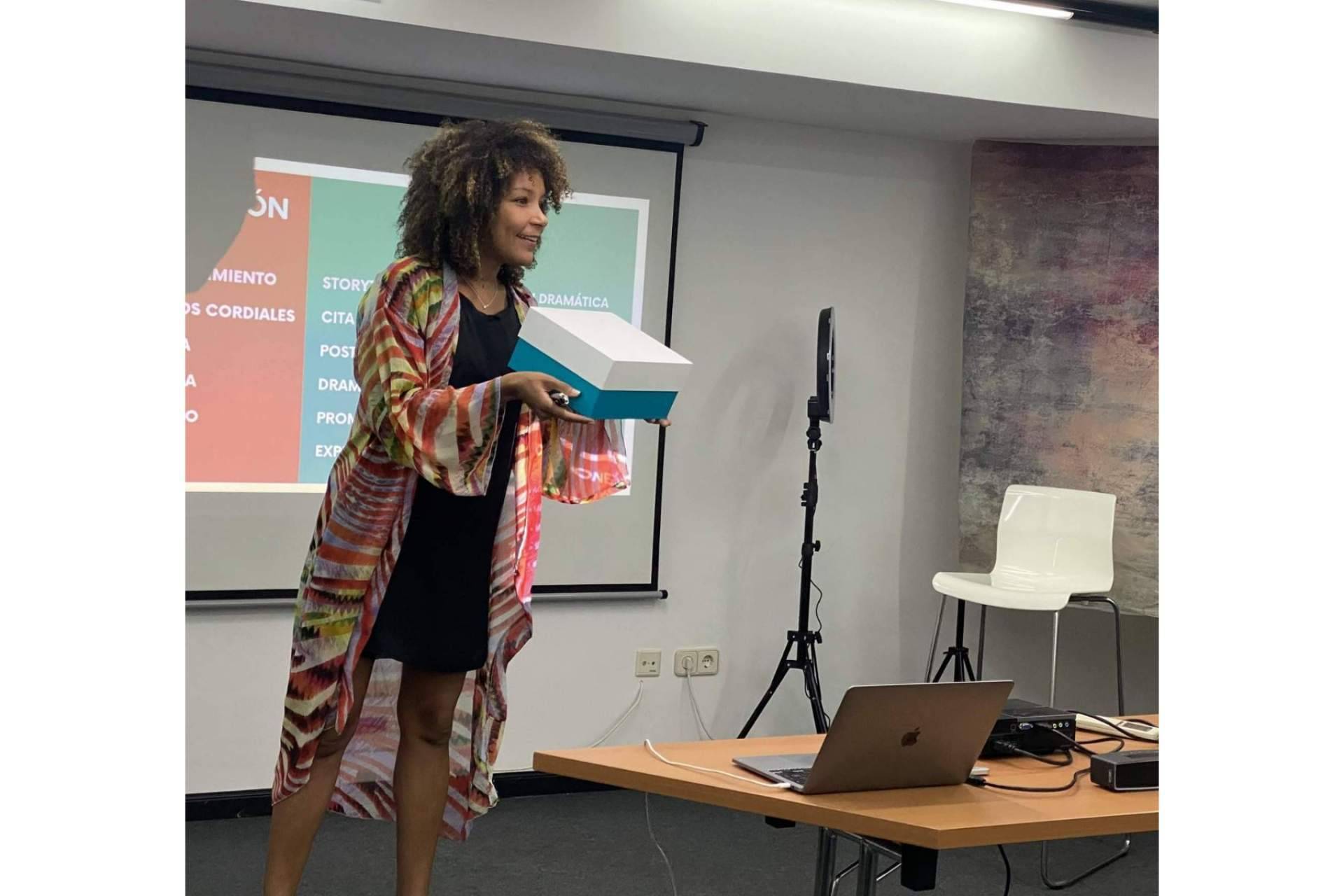Esther Nguema asegura que las empresas valoran más a los profesionales que saben hablar en público