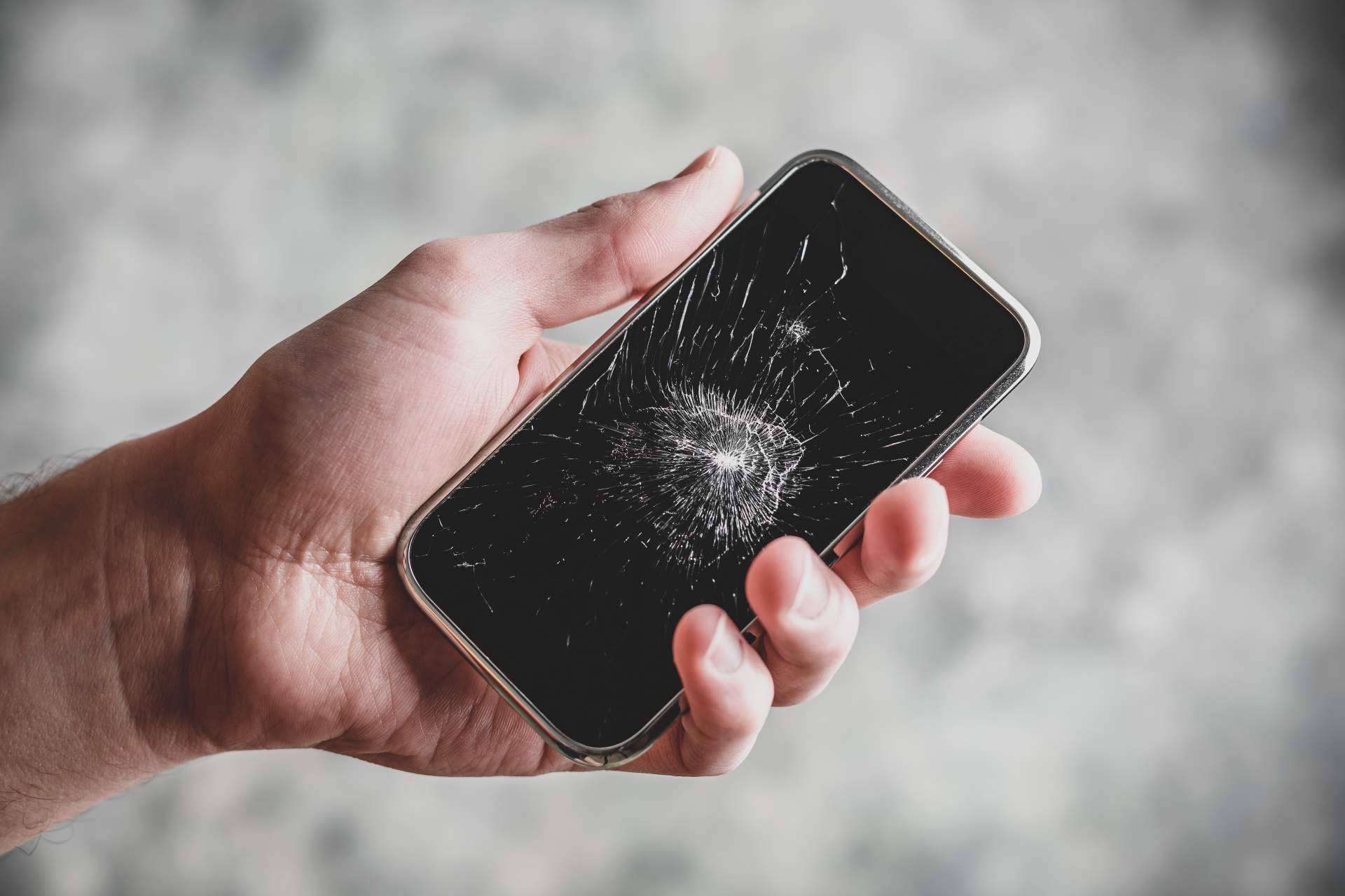 Reparar Ordenadores explica el por qué de la calidad de las pantallas de iPhone y las razones por las que deben ser reparadas por profesionales