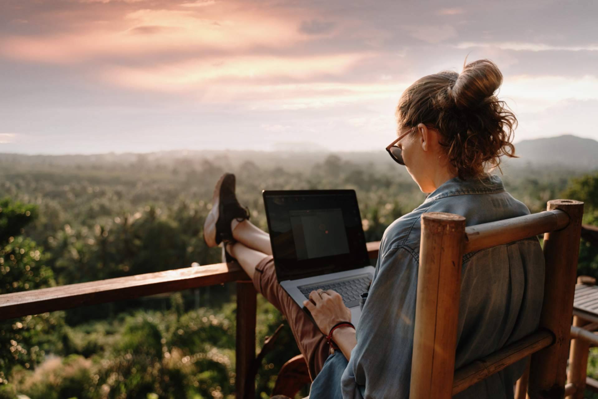 ¿Cómo controlar el horario laboral para la gestión del teletrabajo? por DeskTime