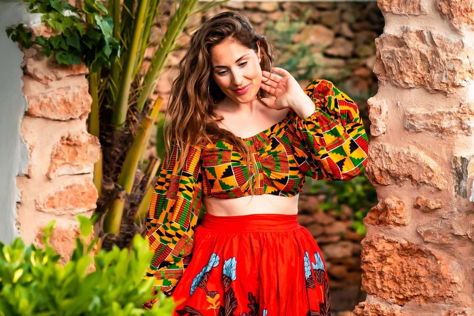 Queen Titíne, una marca de ropa solidaria que combina diferentes estampados africanos. Moda africana auténtica y combinado con el estilo occidental
