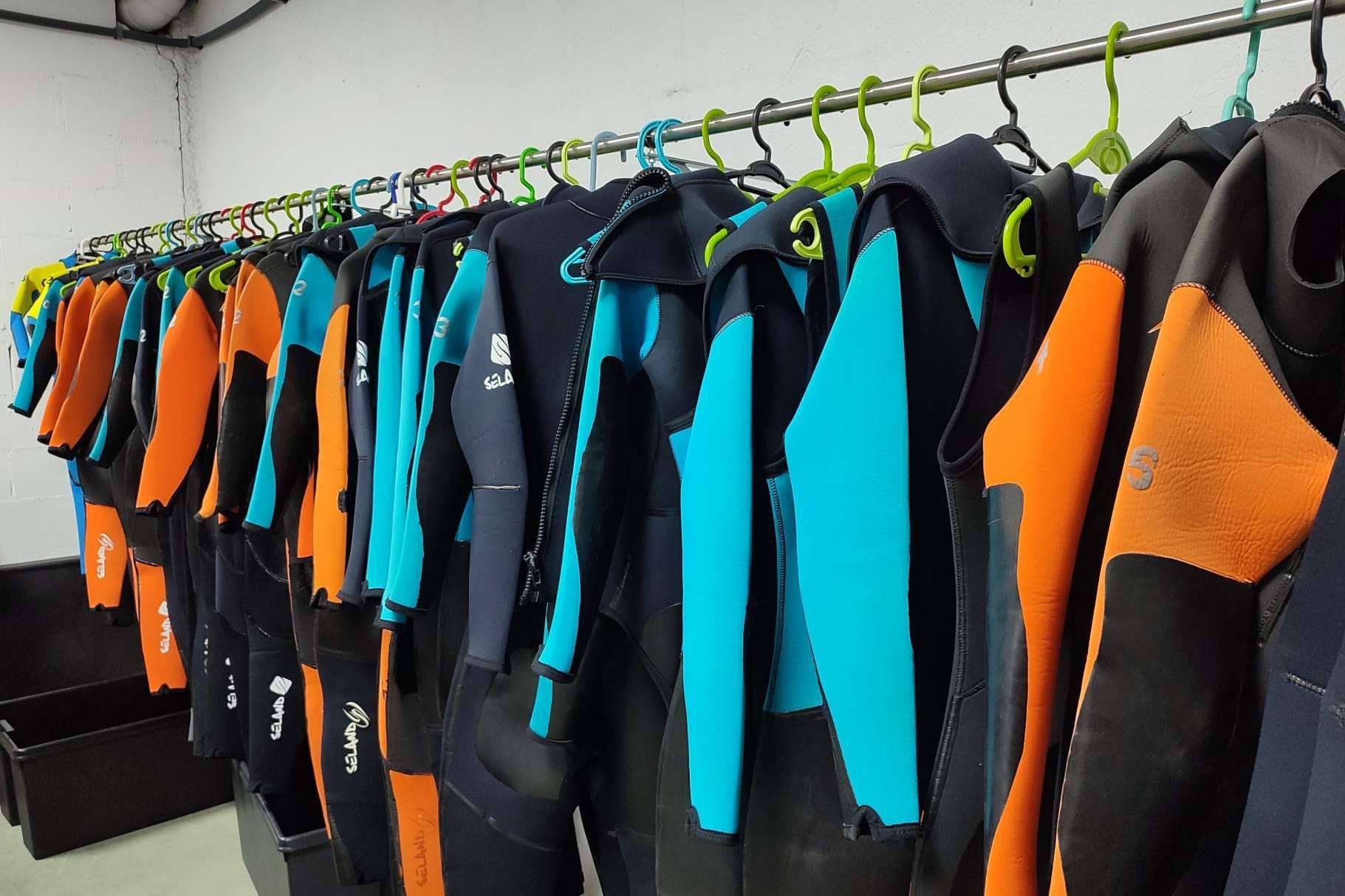 Guía y Deportes de Aventura es una tienda de montaña en Barcelona en la que alquilar material de montaña