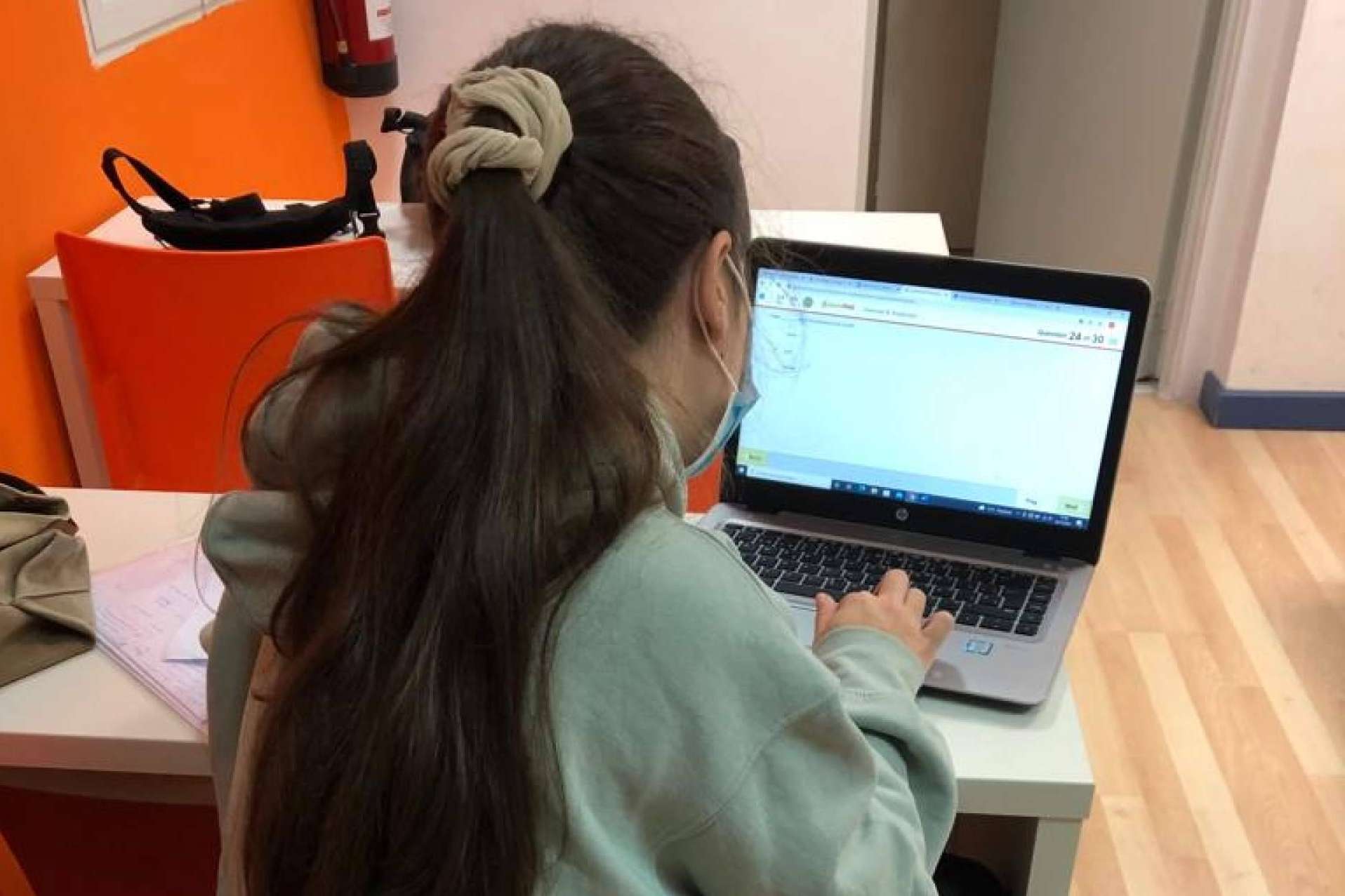 Obtener un título oficial desde la playa este verano es posible con Aula Inglés Academy