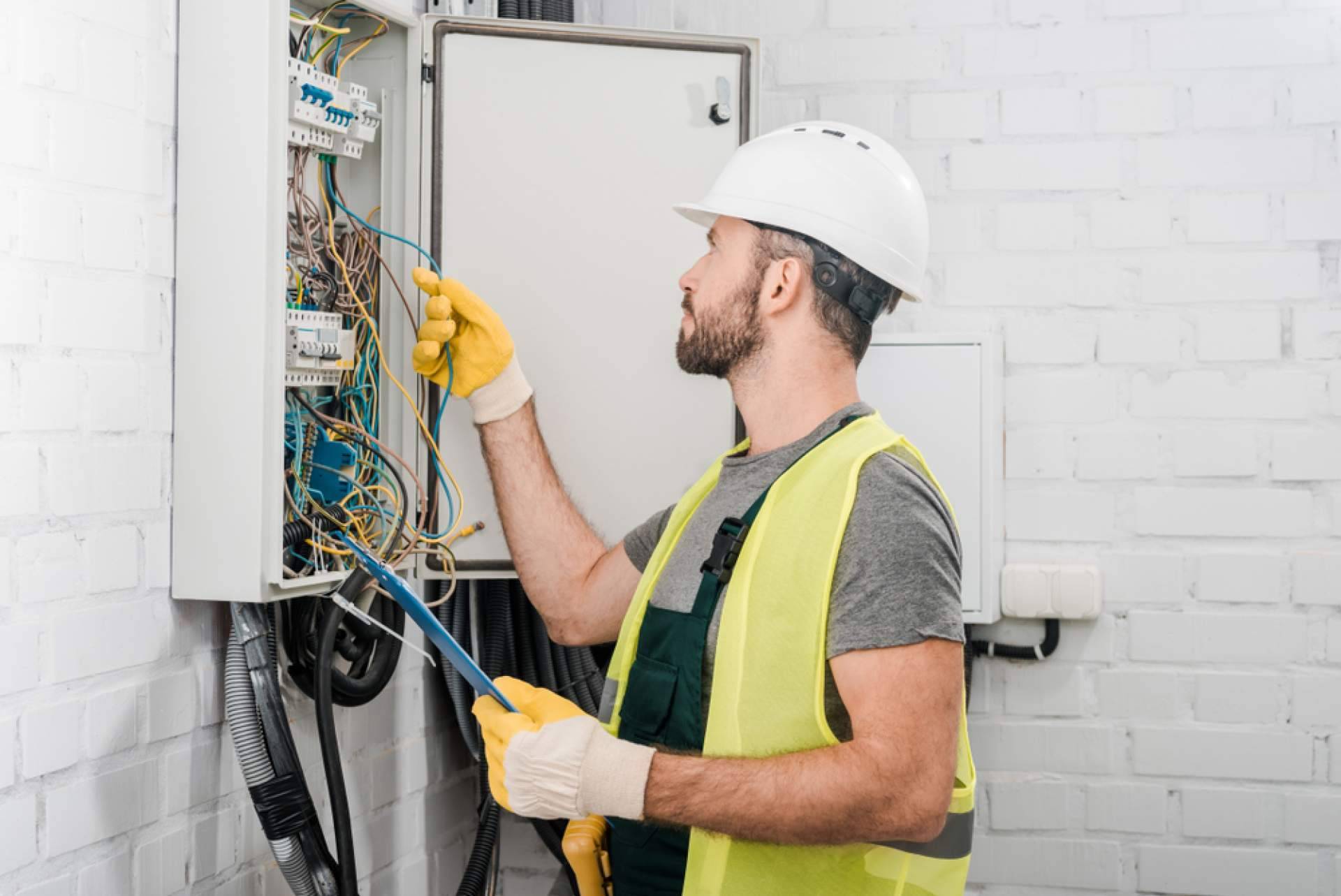 Savelec ofrece excelentes ofertas tanto en instalaciones como en reparaciones eléctricas