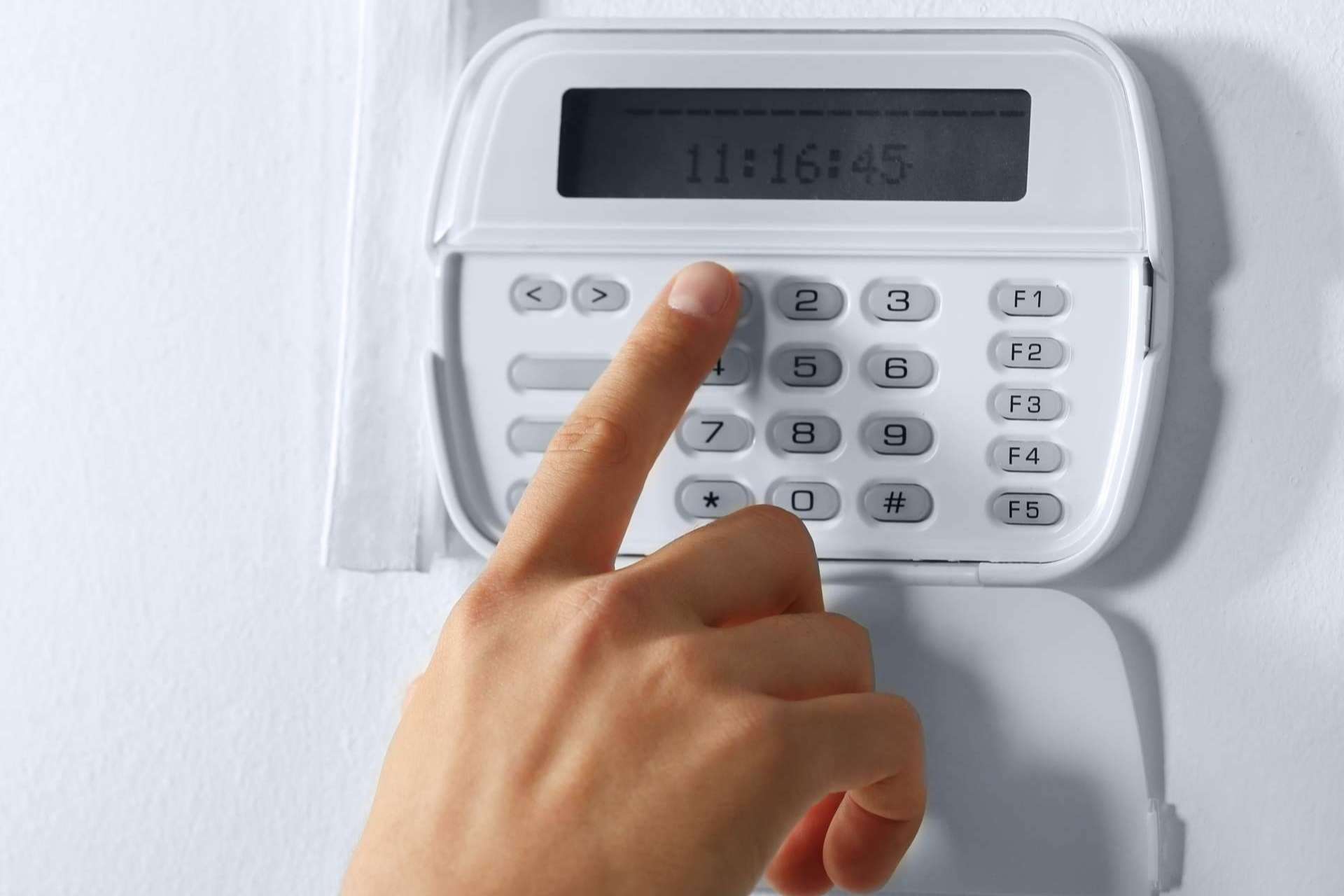 Los diferentes tipos de alarma de Alarmas JM para preparar la casa de verano antes de irse