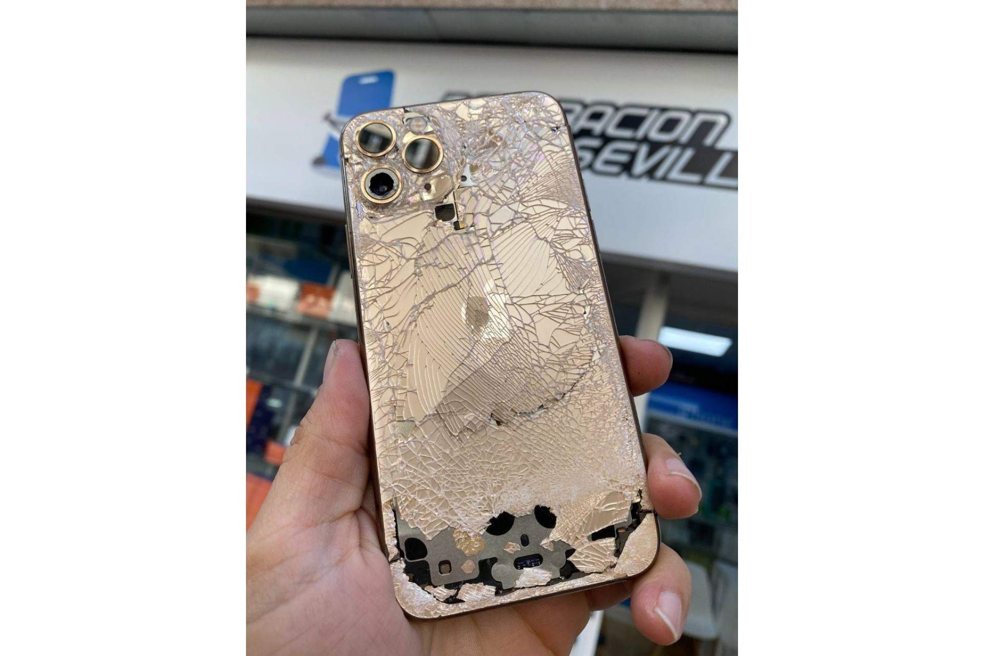 Reparación iPhone Sevilla permite reparar la batería del iPhone para alargar su vida útil