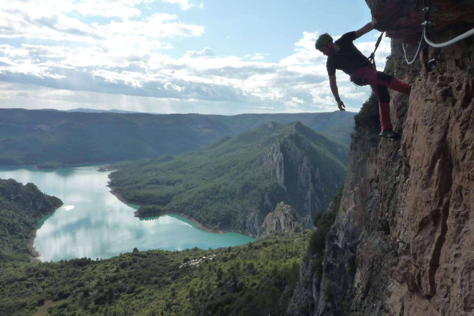 Rutas para practicar vía ferrata en Cataluña, con Guía y Deportes de Aventura