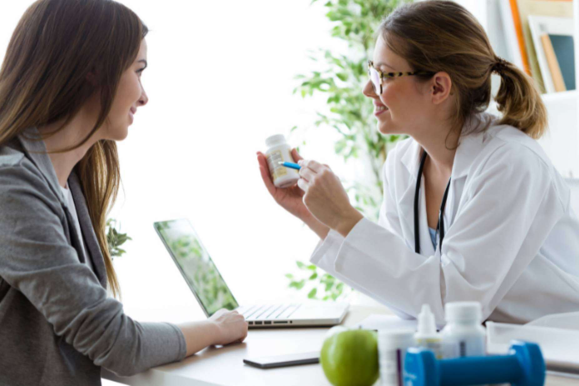 Consulta de nutricionistas en Valencia para tratar la nutrición hormonal femenina, Alzenit
