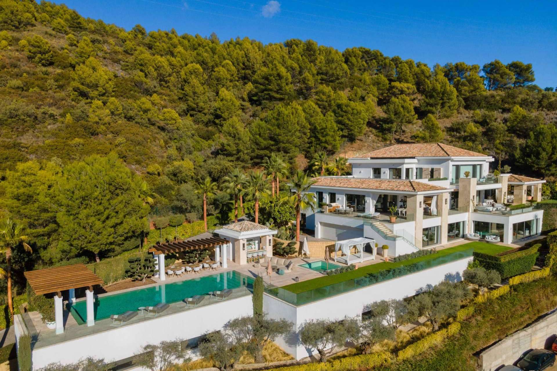 Villa Olympus, una villa independiente en Cascada de Camoján, disponible en Zeuthen & Company