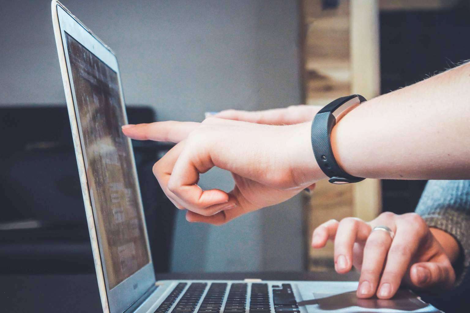 El Informático Personal ofrece servicios de desarrollo web y mantenimiento de hosting de dominio