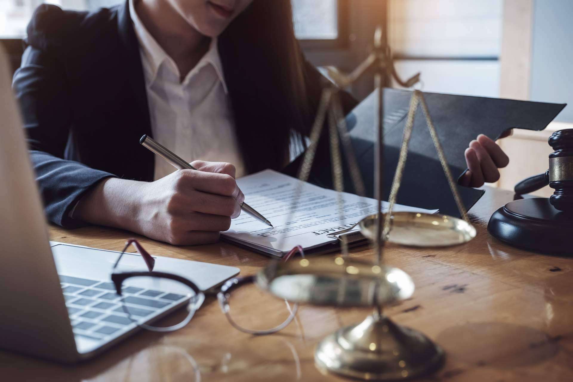Las bases de la defensa en Derecho Penal, con Bueno Salinero Abogados