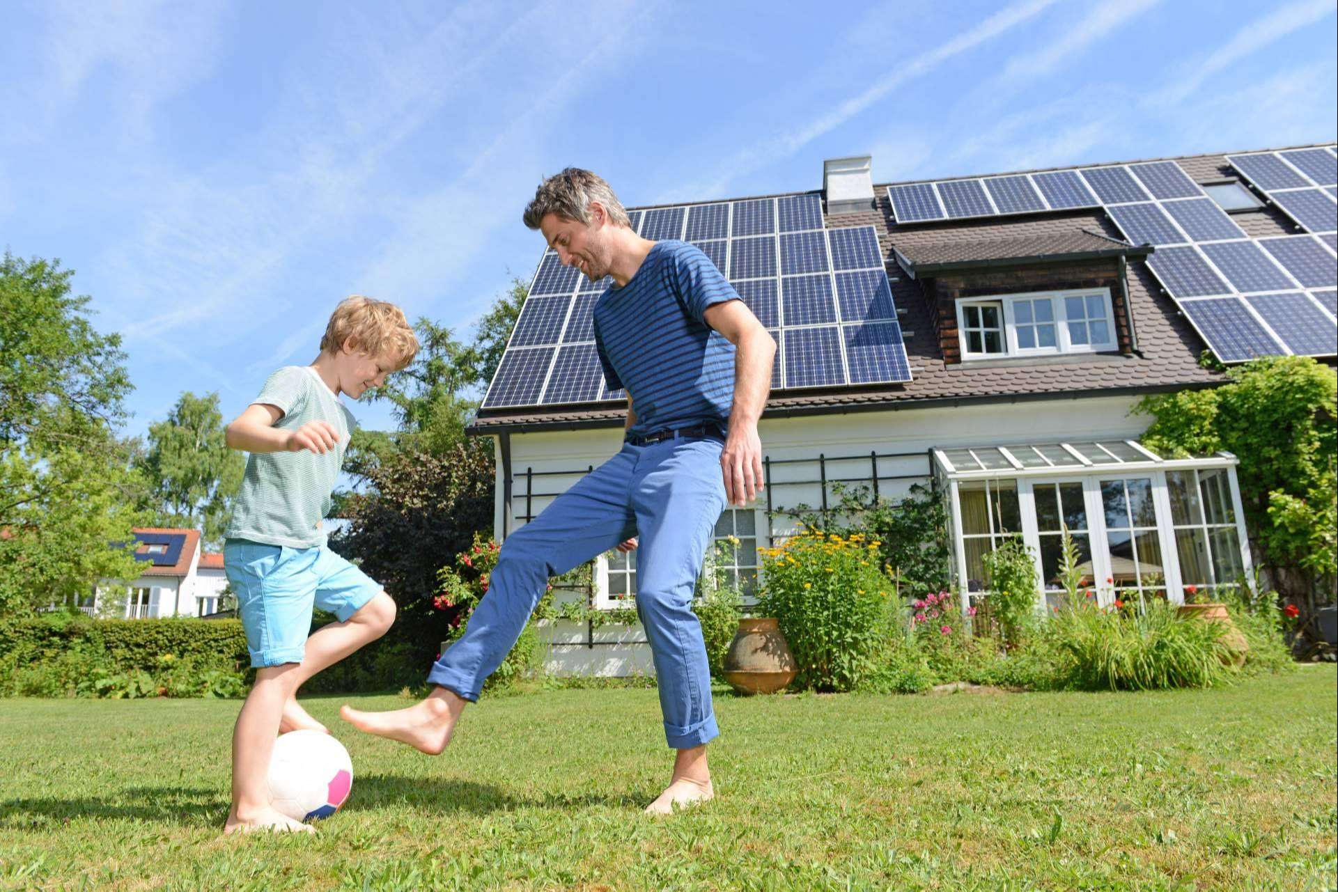 Soof, la startup que impulsa y facilita la instalación de placas solares, se prepara para expandir su servicio por toda España