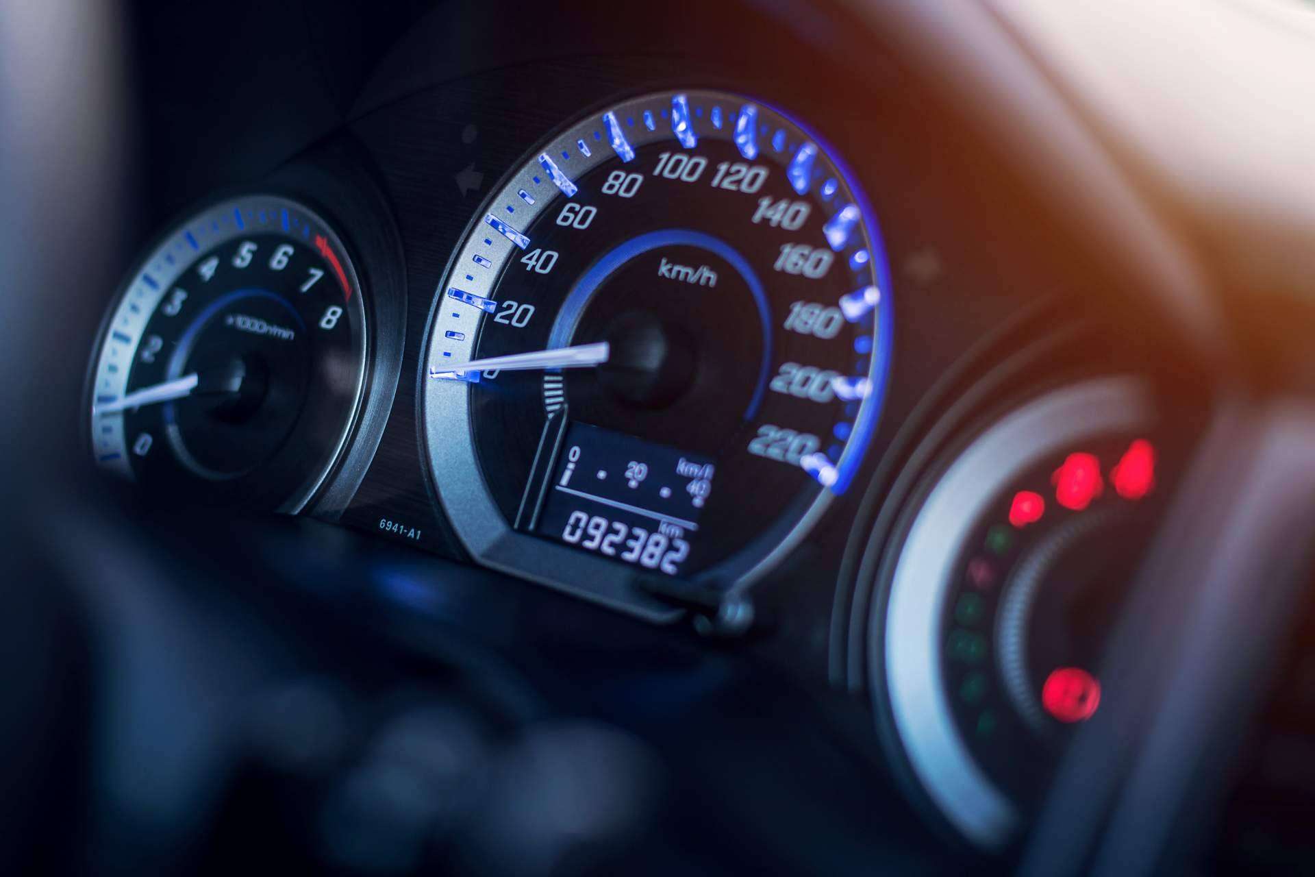 ¿Cómo descubrir si se ha manipulado el kilometraje de un coche?, por Inforautos