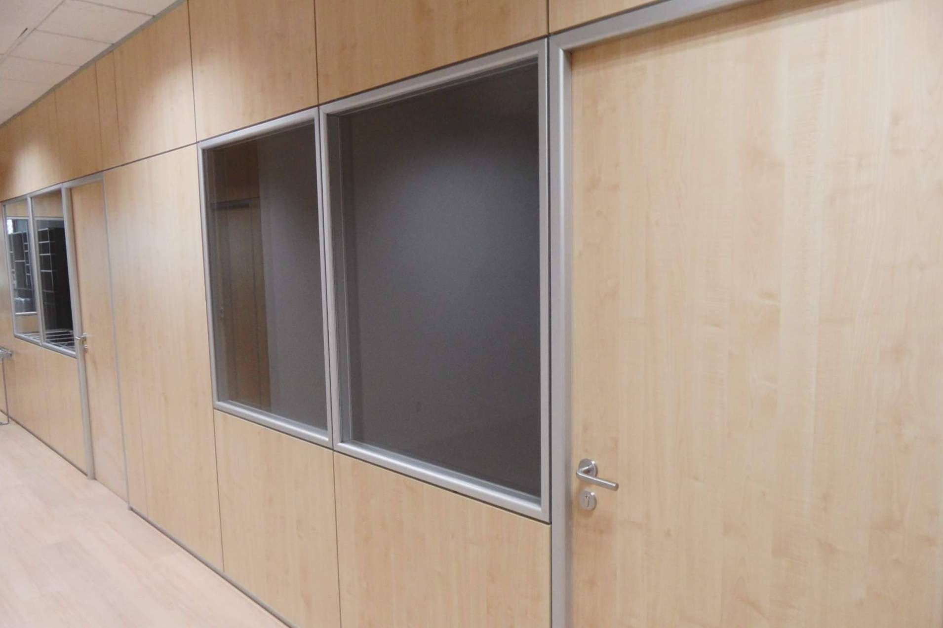 La colección de mamparas de oficina que ofrece OfficeDeco
