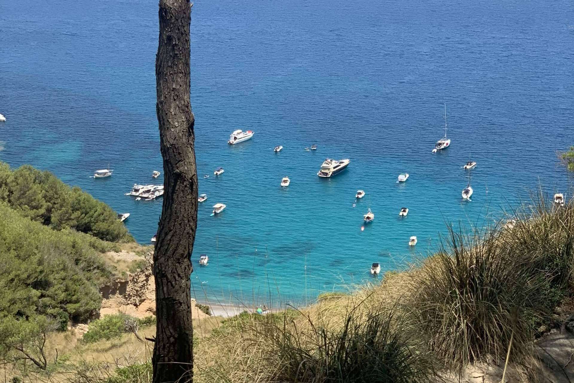 Las motos de aventura son una manera innovadora de visitar las playas de Mallorca