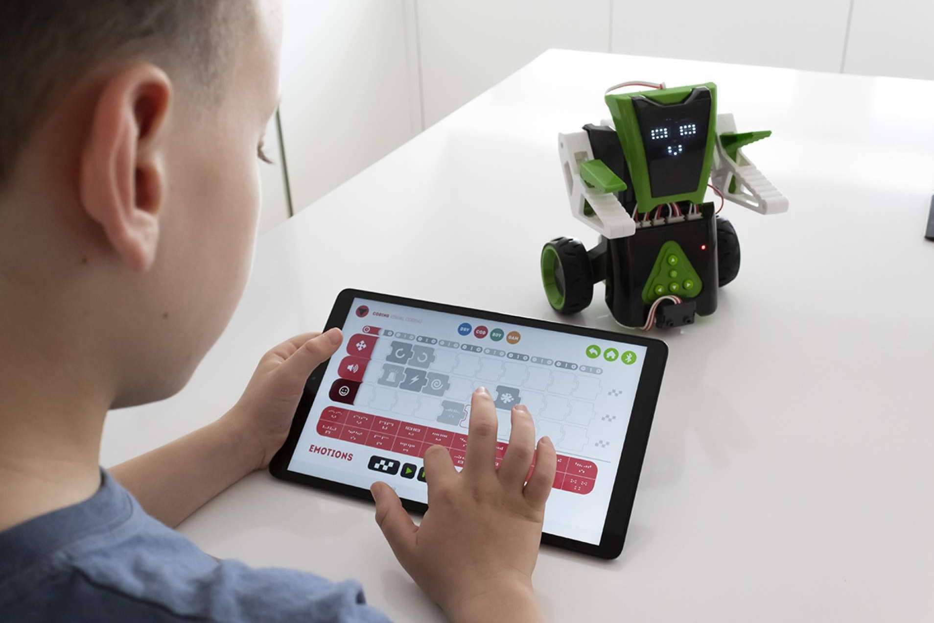 Aprender jugando a través de la robótica de XtremBots