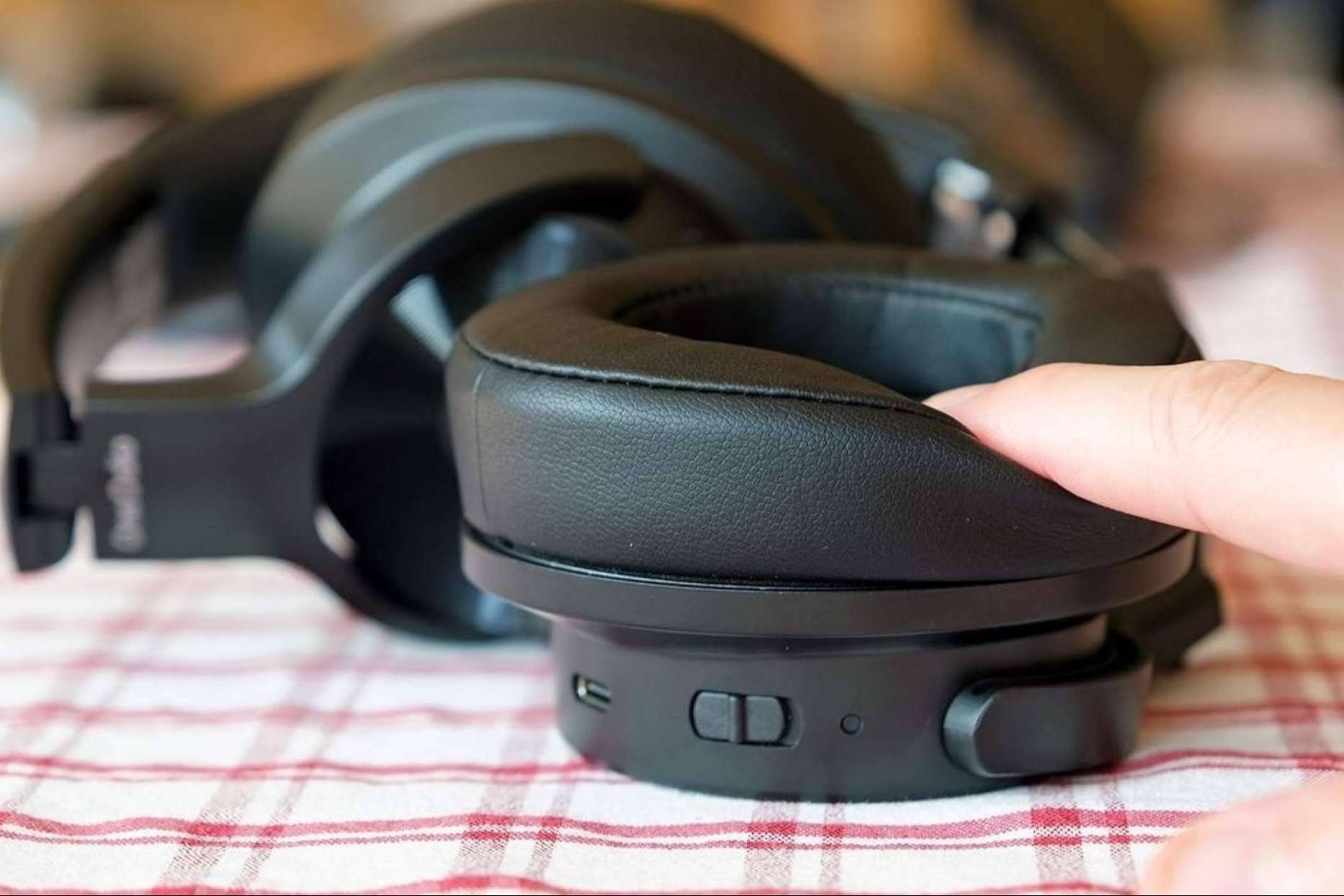 Los auriculares profesionales de Aulover para realizadores de películas y locutores
