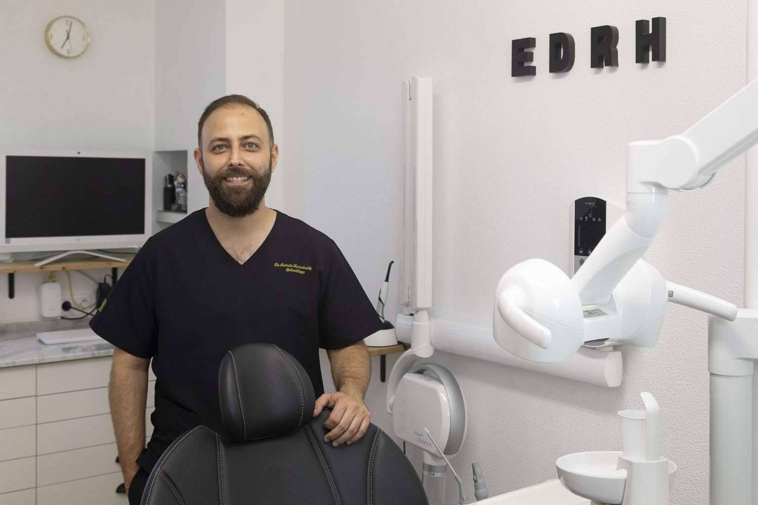 Implantes dentales en la clínica dental del Dr. Román Hernández para recuperar la funcionalidad de la boca
