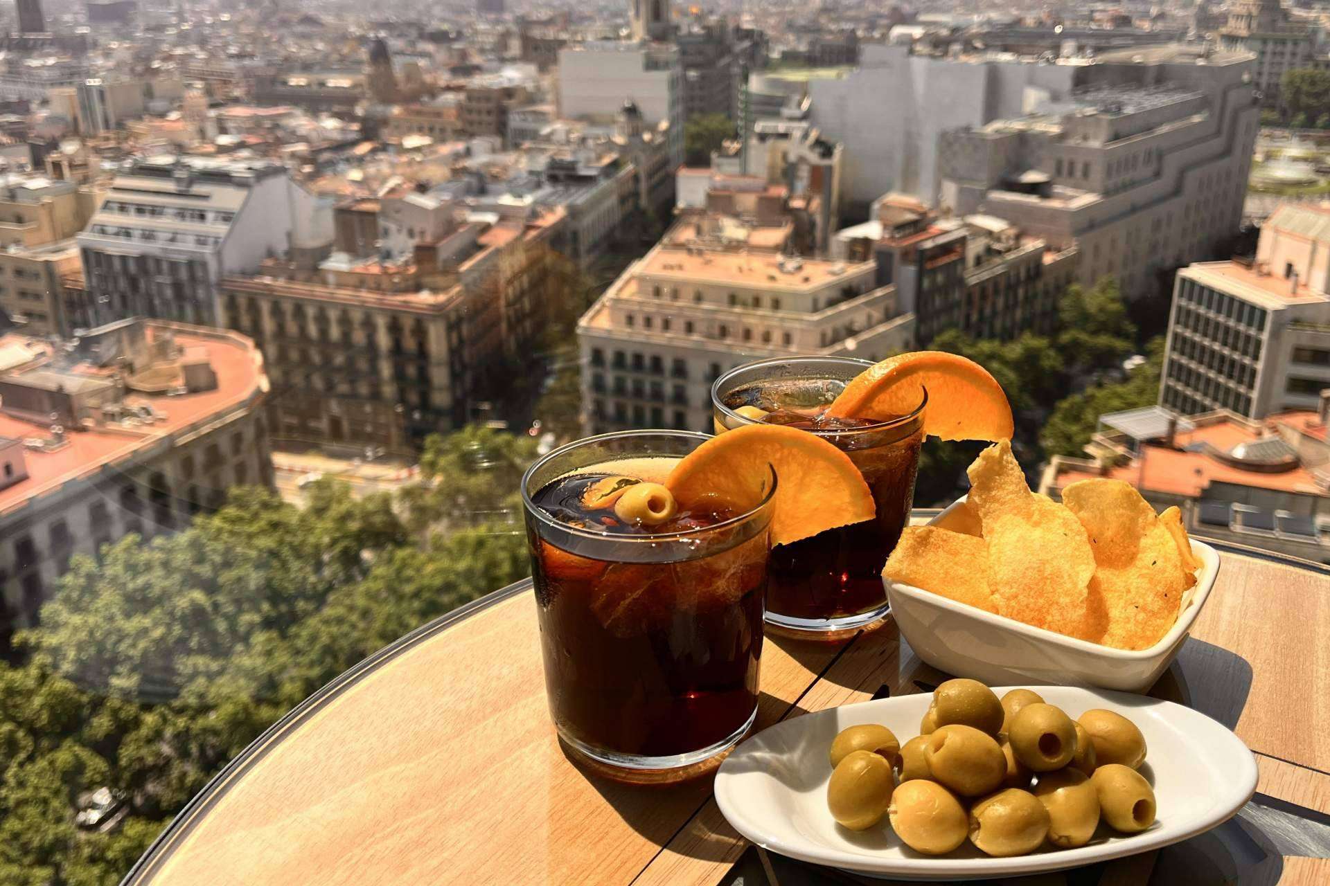 Unlimited Barcelona ofrece la experiencia de disfrutar de Barcelona de noche en un mirador 360º