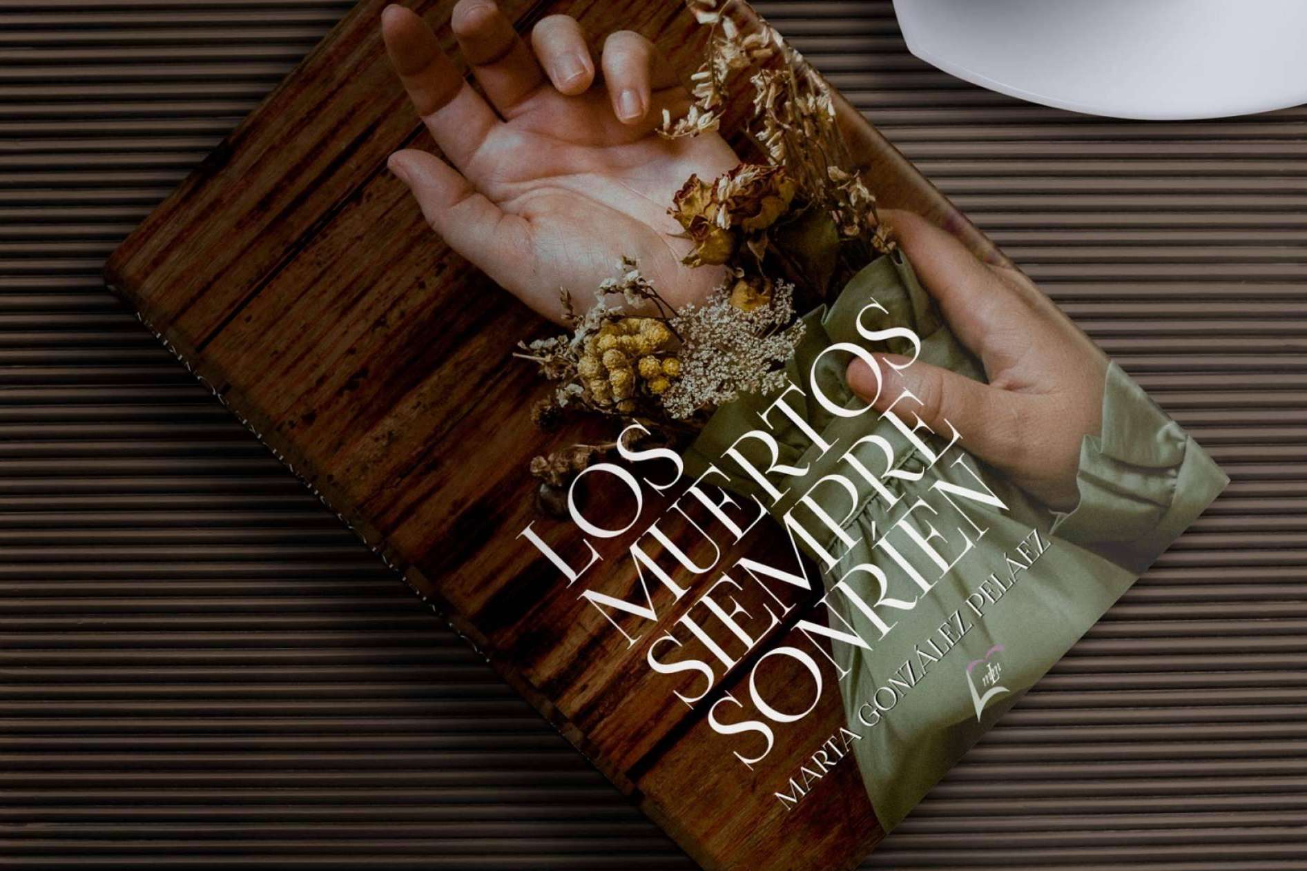 La autora de 'Los muertos siempre sonríen', Marta González Peláez, acudirá a la Feria del Libro de Murcia