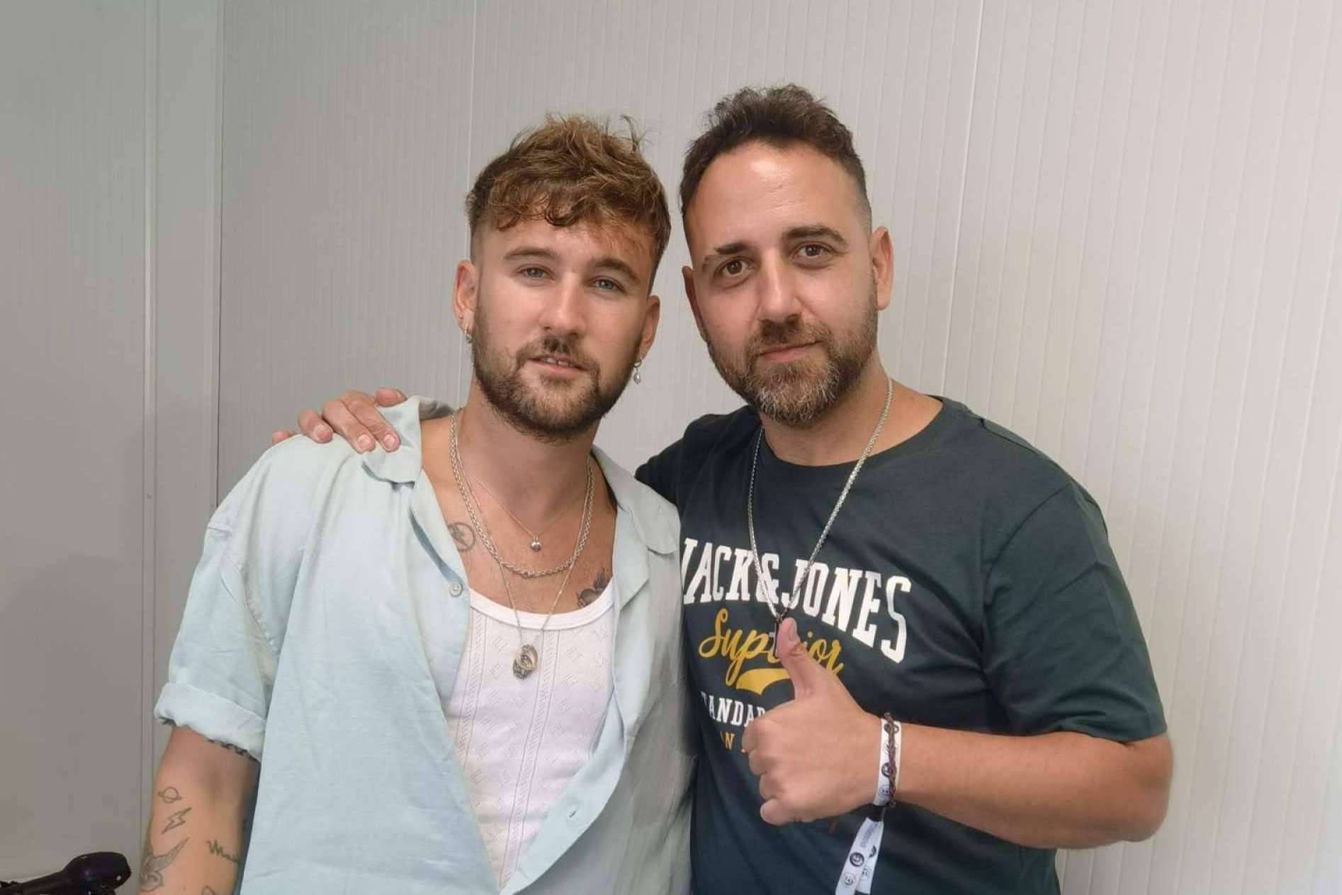 El peluquero de los famosos, Eulogio Medina, estilista de los artistas en el festival Sonorama