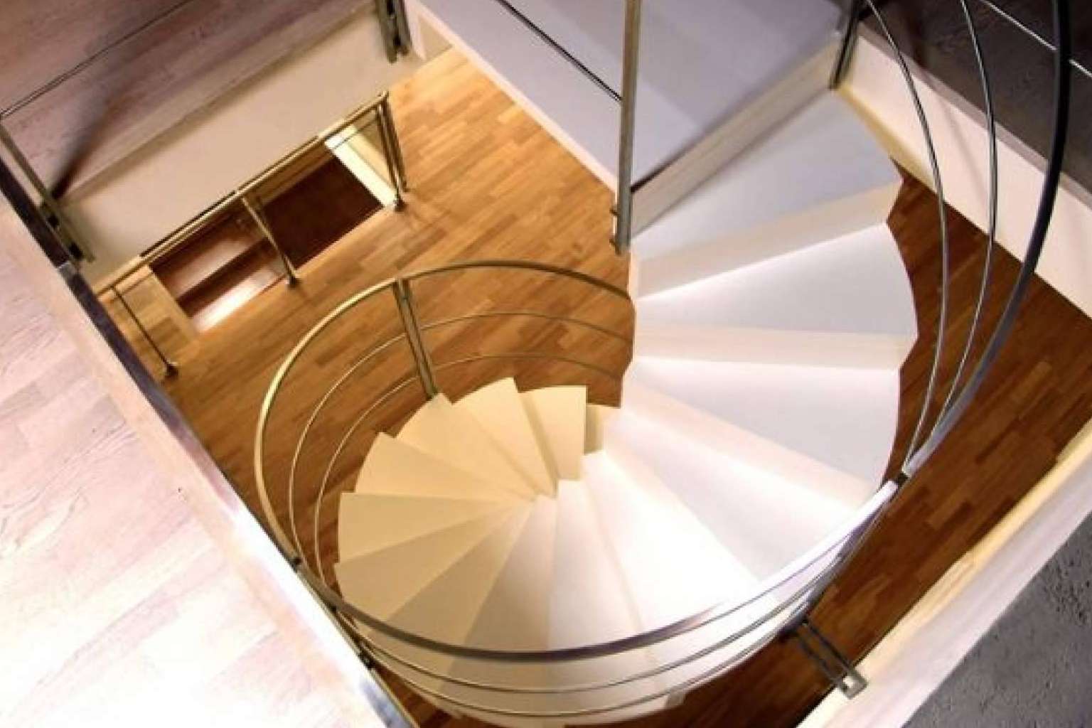 Consejos útiles que ayudan a aprovechar las escaleras en la decoración navideña