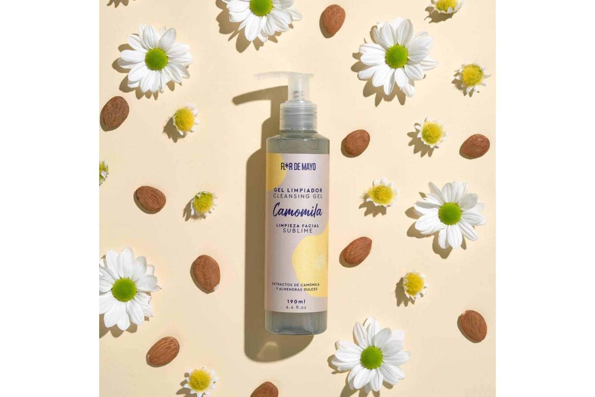 Los productos de camomila de Flor de Mayo permiten unirse a la Doble Limpieza y cuidar a fondo la piel