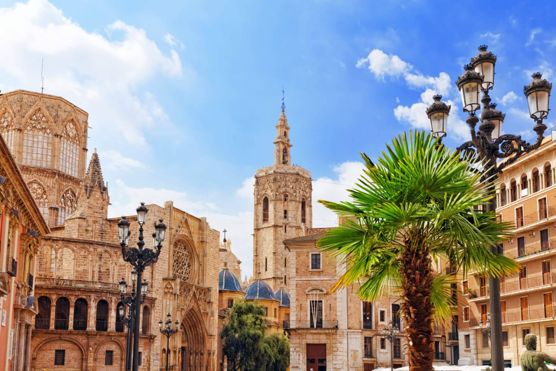 Cuenca & Mirasol sobre las ventajas de la inversión inmobiliaria en Valencia