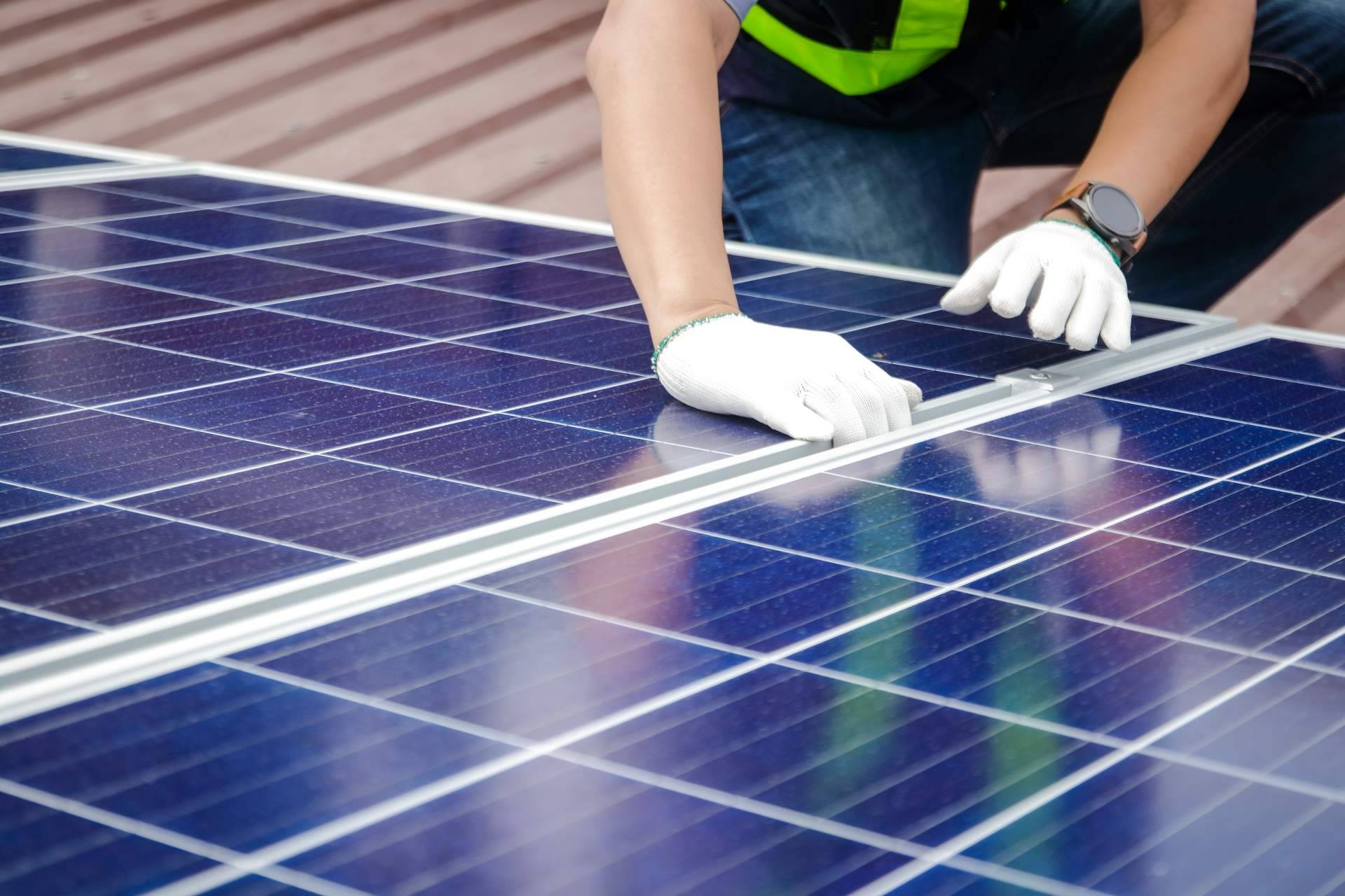 El servicio integral de Ingeniería MASRED ofrece asesoramiento inicial e instalación de placas solares