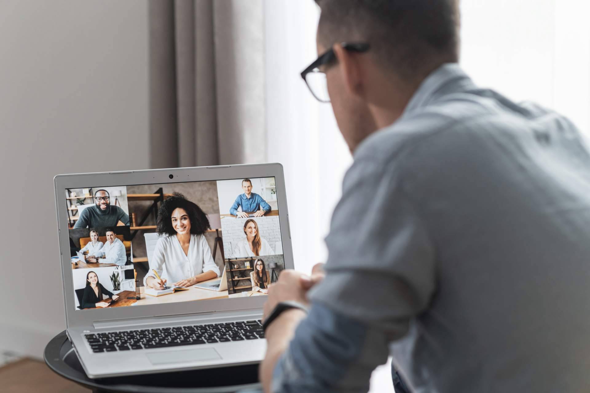 IOE Business School  y los cursos por videoconferencias en directo