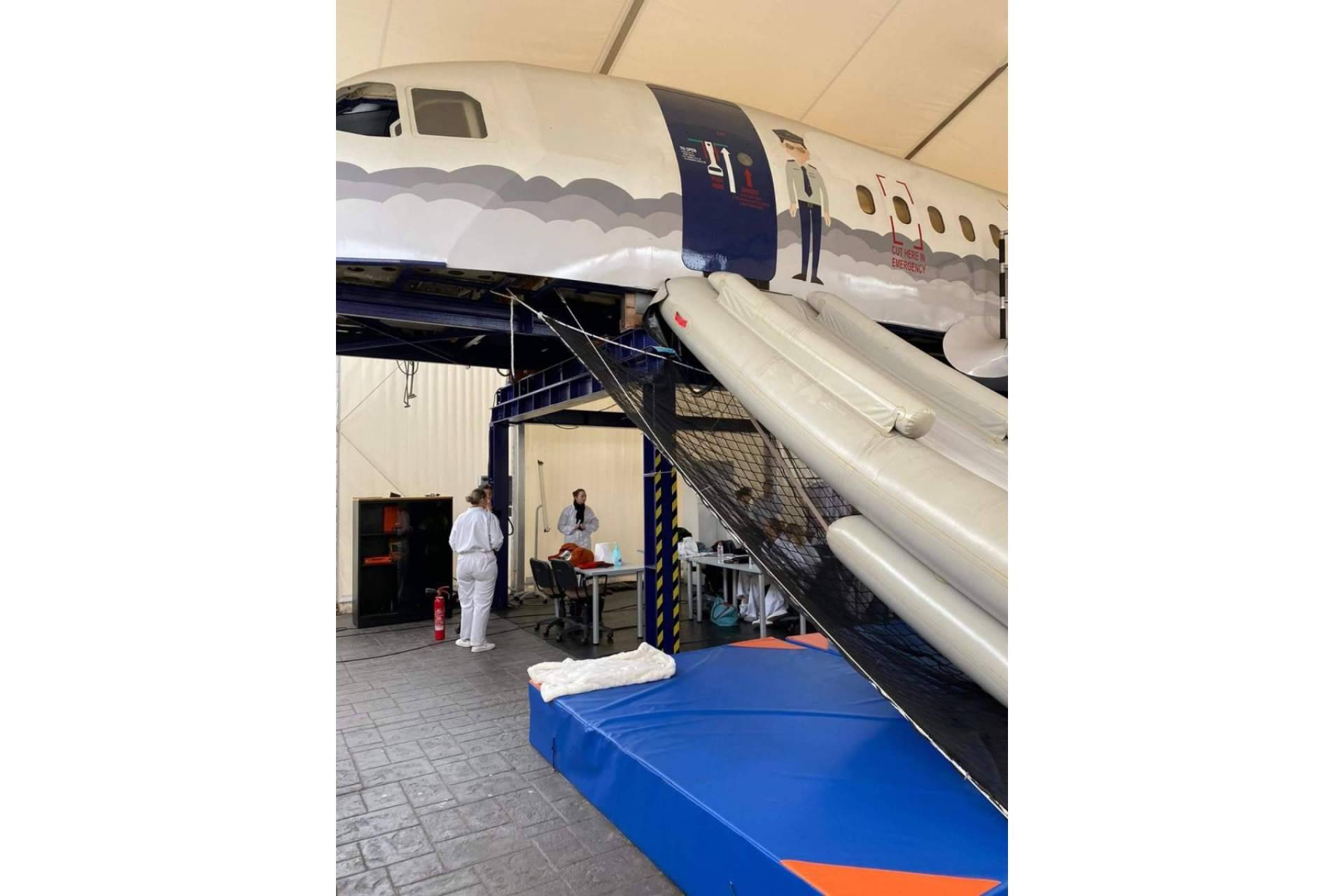 Formación en manos de expertos para convertirse en auxiliar de vuelo en Barcelona, con Bravo19
