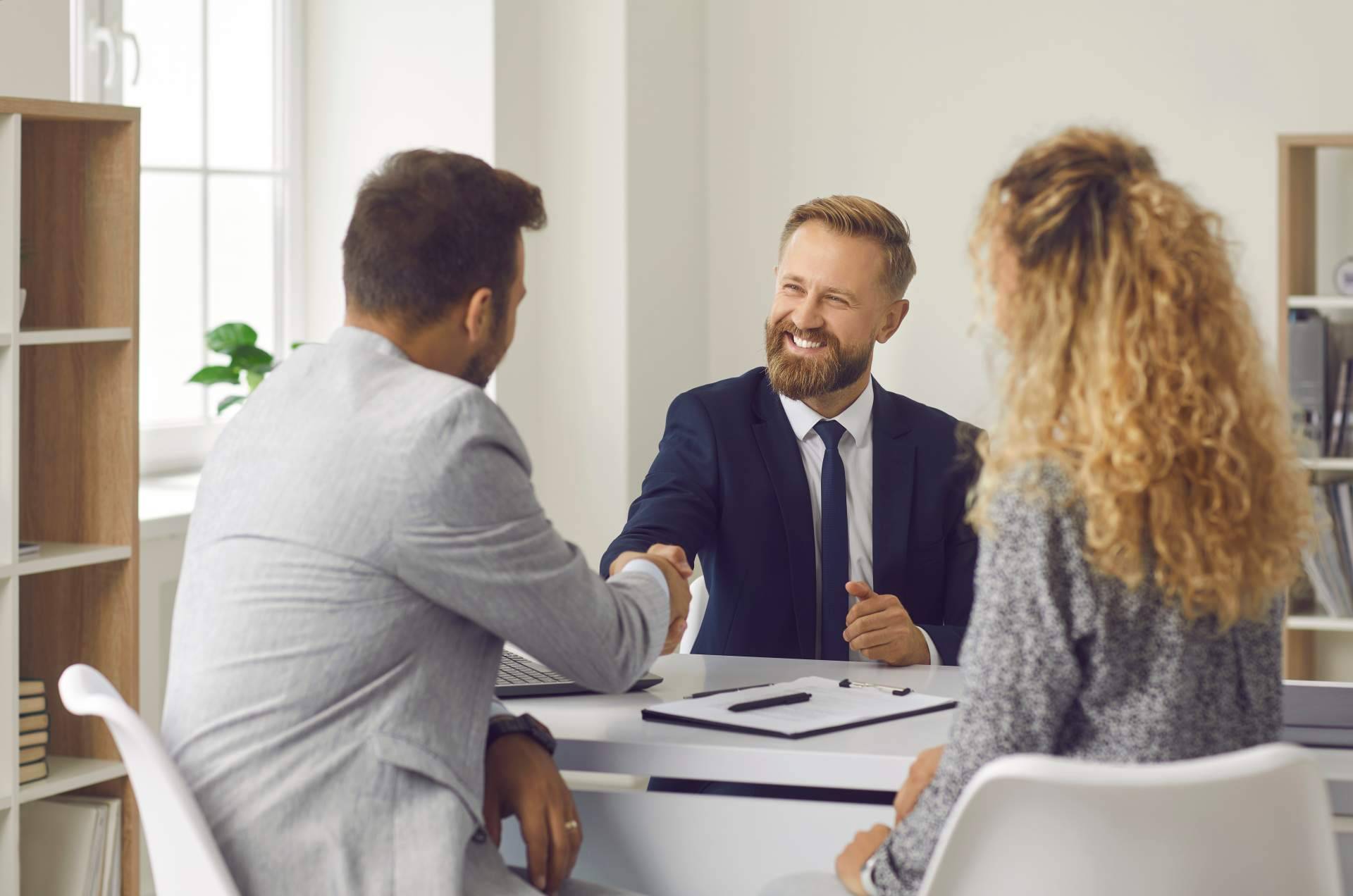 Urban Asesores Inmobiliarios explica los beneficios de contar con un asesor inmobiliario