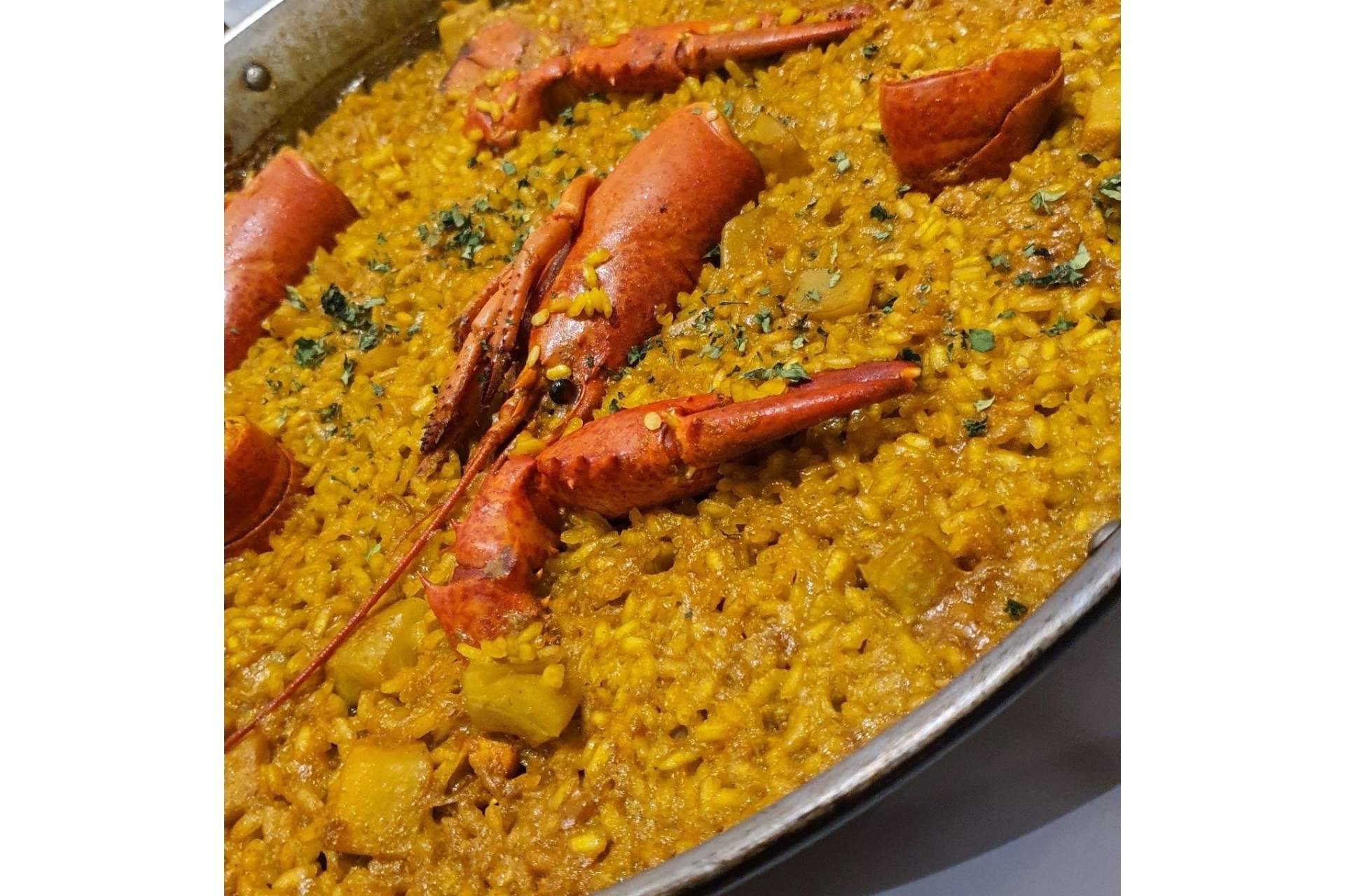 La Taberna Casera es una de las arrocerías en Valencia más reconocidas en la zona de El Cabañal