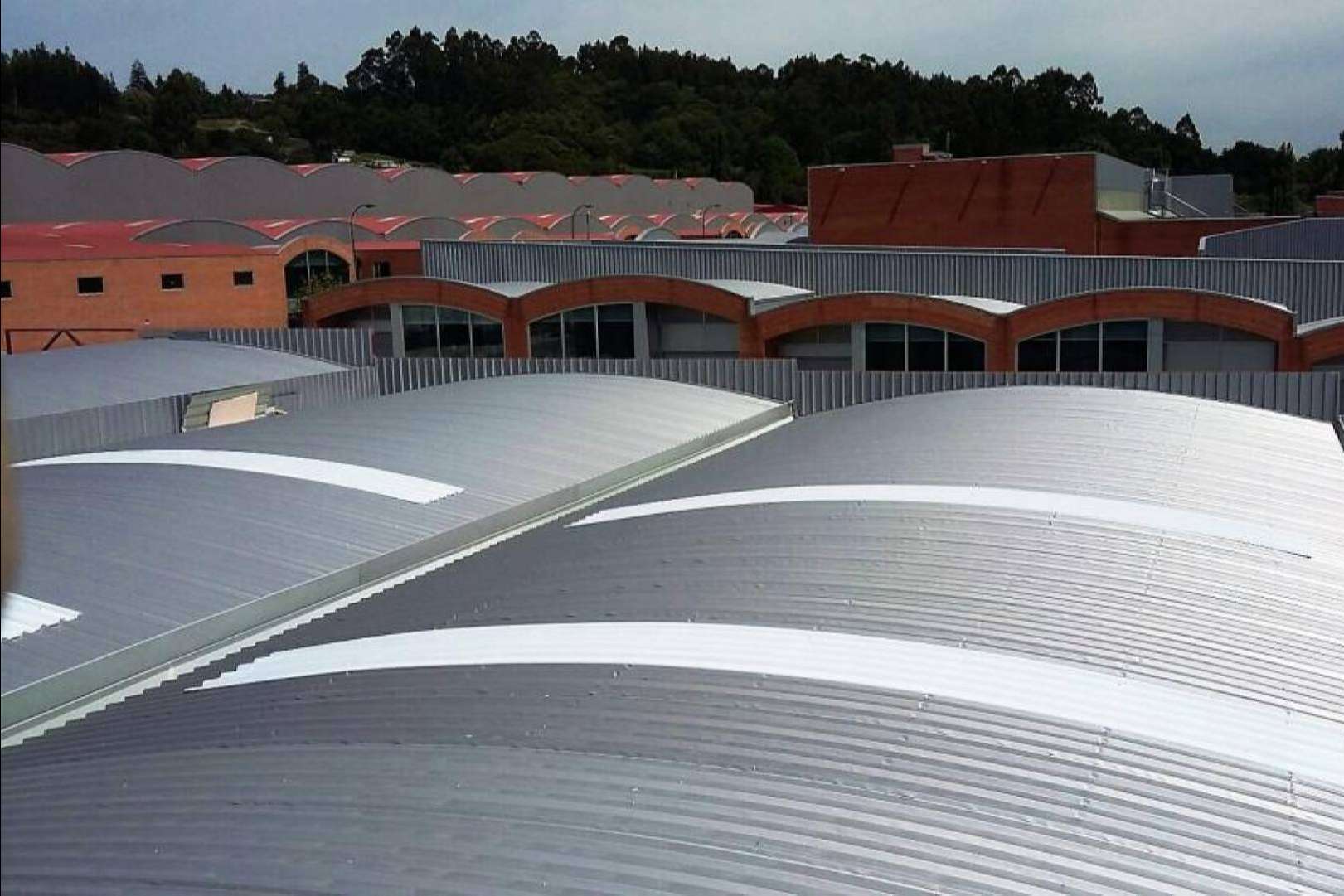 Ventajas de elegir una cubierta autoportante, de la mano de APIMET