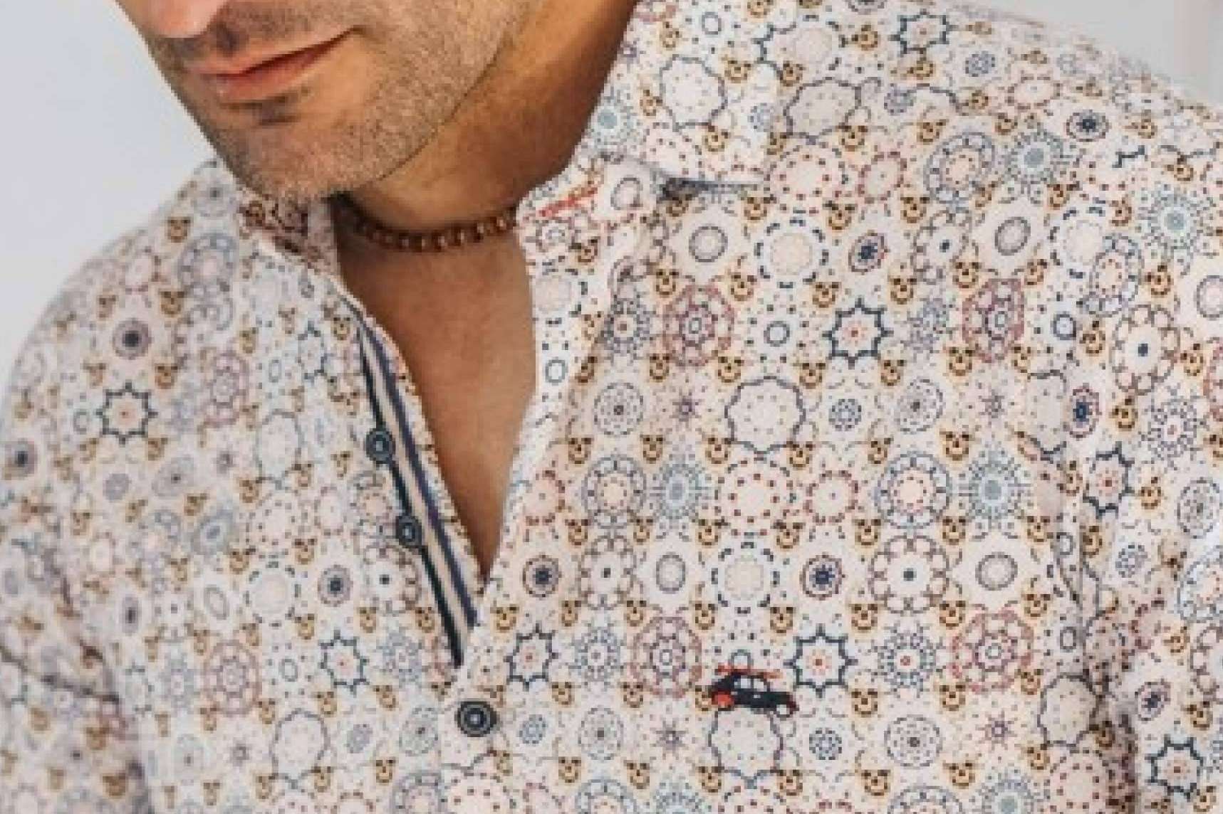 The Surfcar ofrece camisas estampadas de hombre
