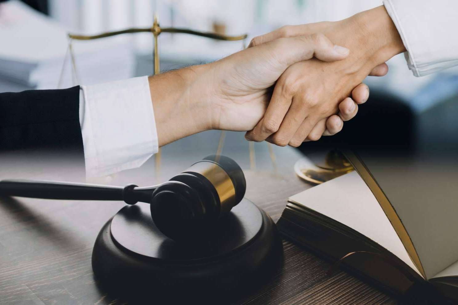 Legalcity sobre los requisitos e instrucciones para adquirir el permiso de arraigo por formación
