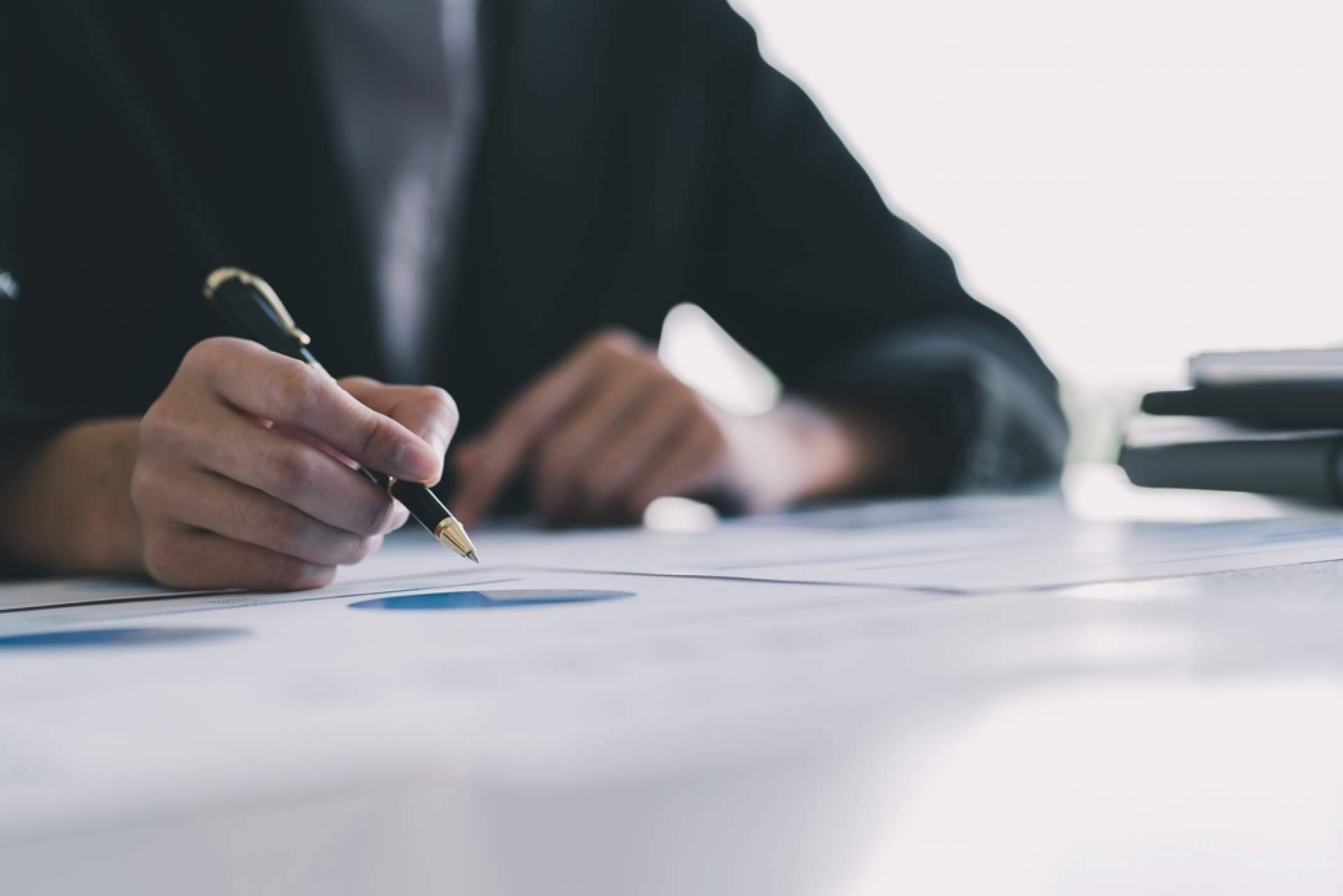 Concesión directa de avales, garantías y fianzas, con Union Credit and Guarantee