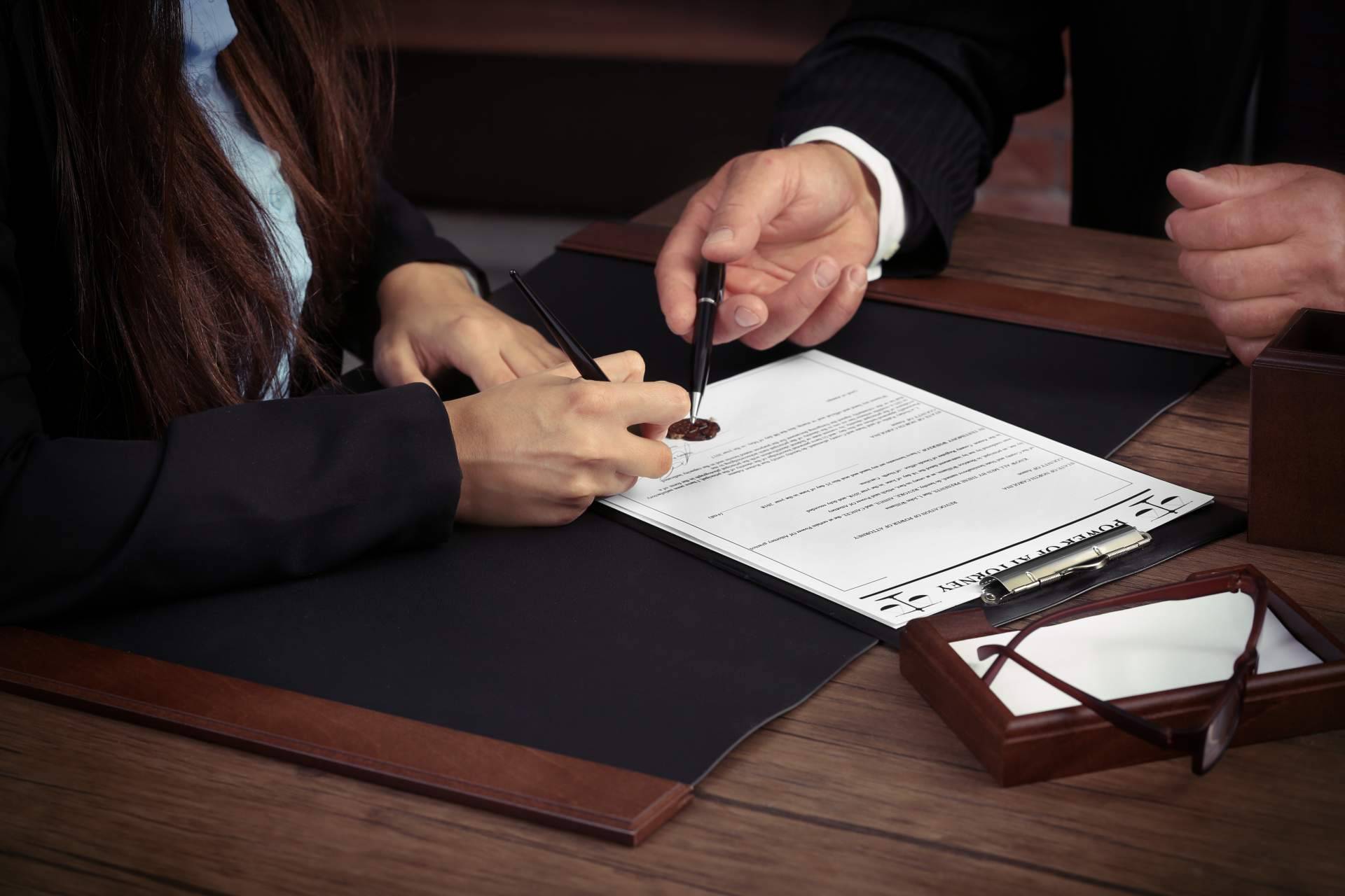 ¿Por qué es necesario contratar a abogados especialistas para la constitución de una fundación?
